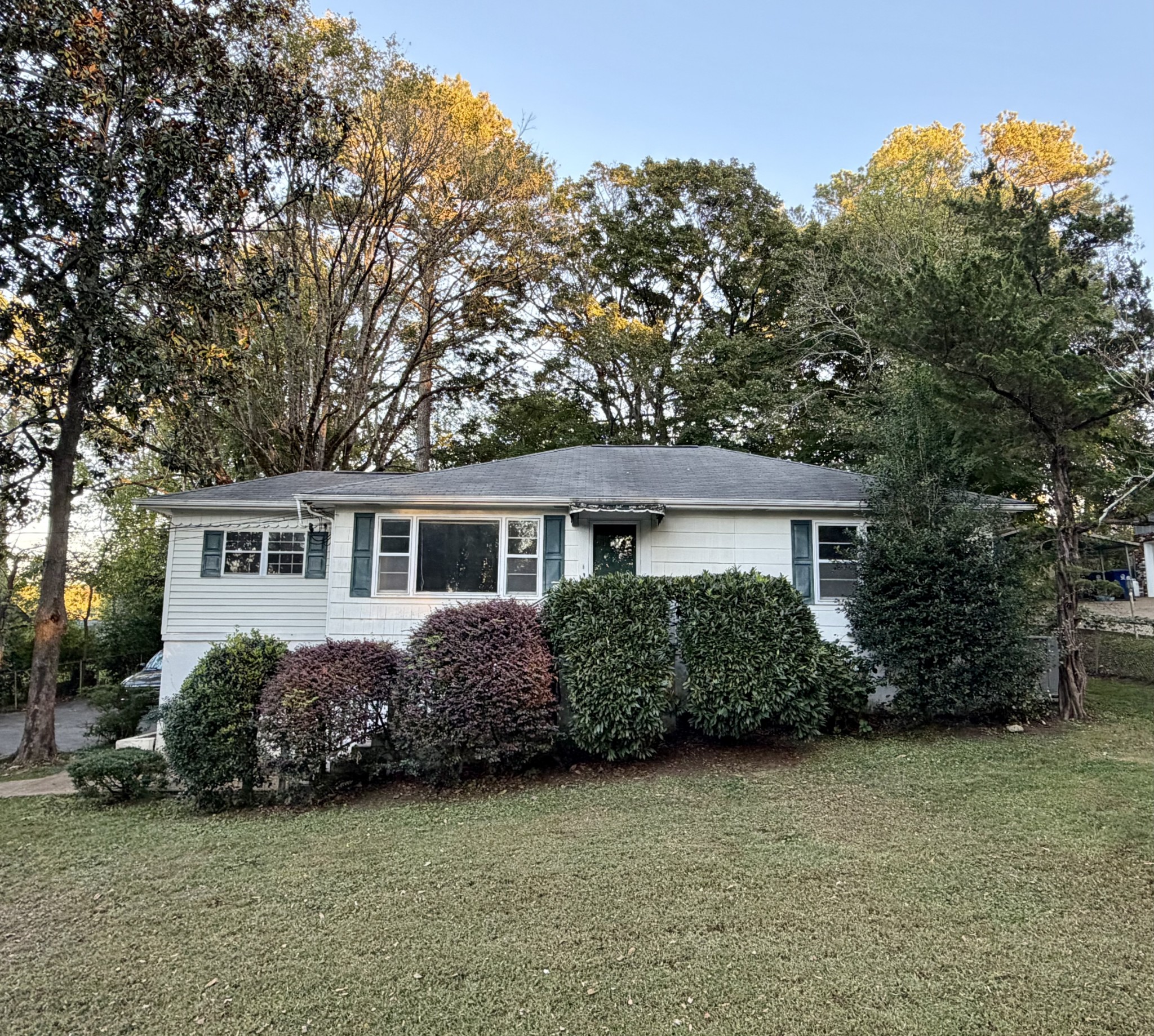 1072 Stanley Ave Property Photo 1