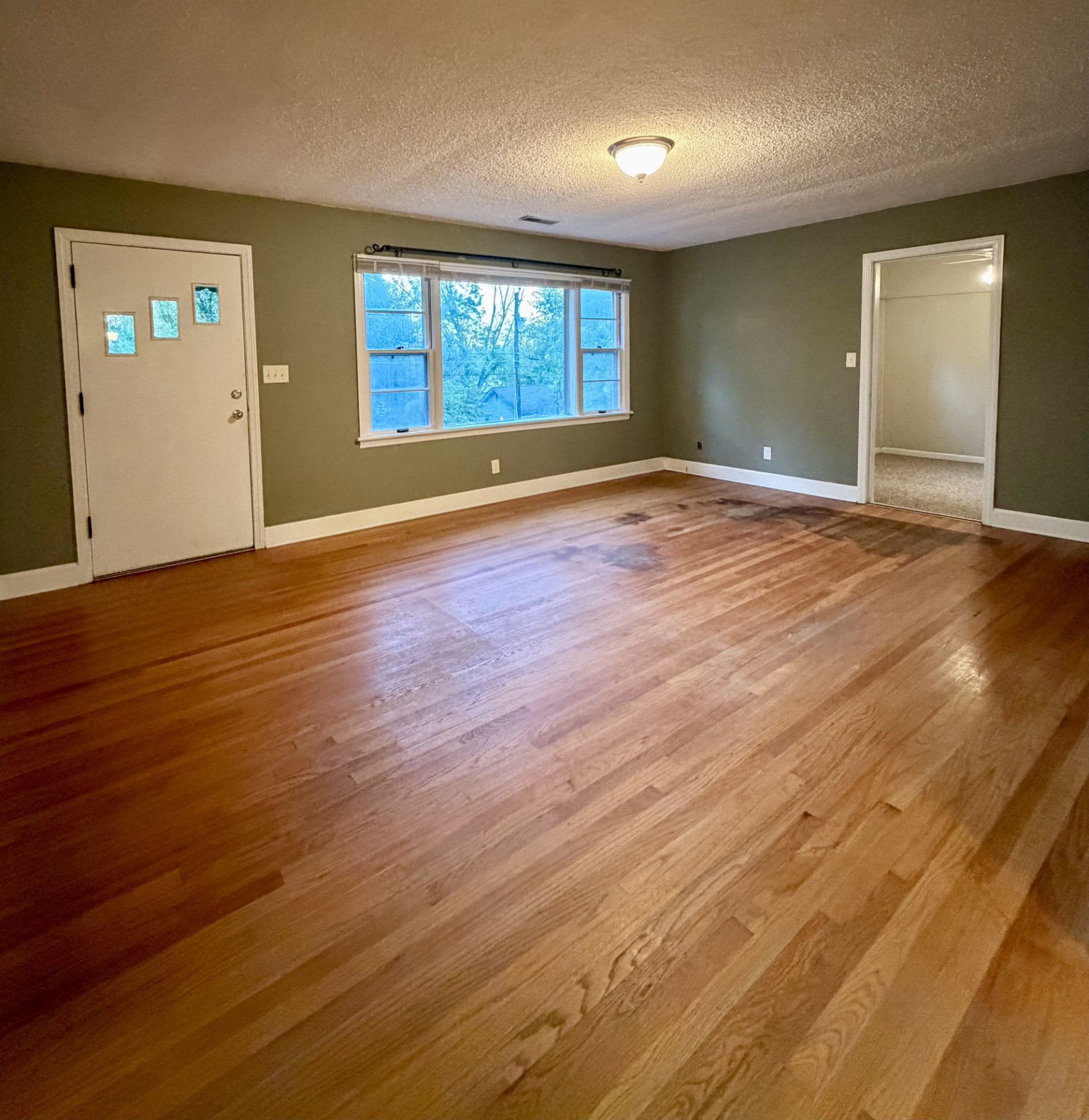 1072 Stanley Ave Property Photo 2