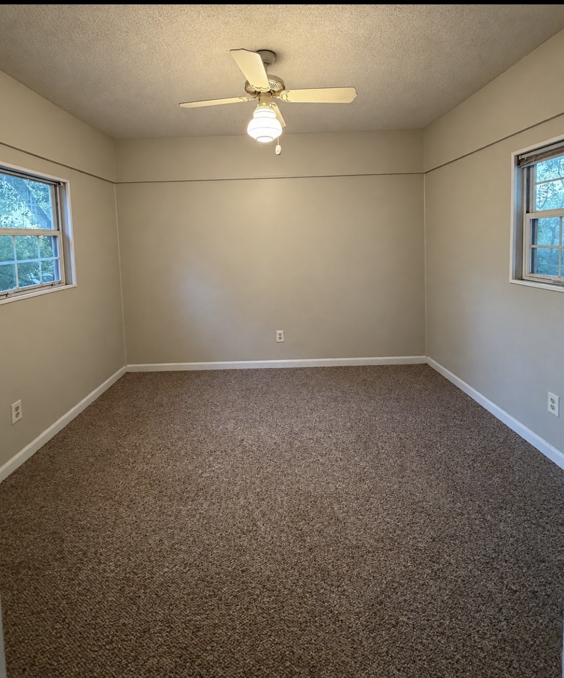 1072 Stanley Ave Property Photo 3