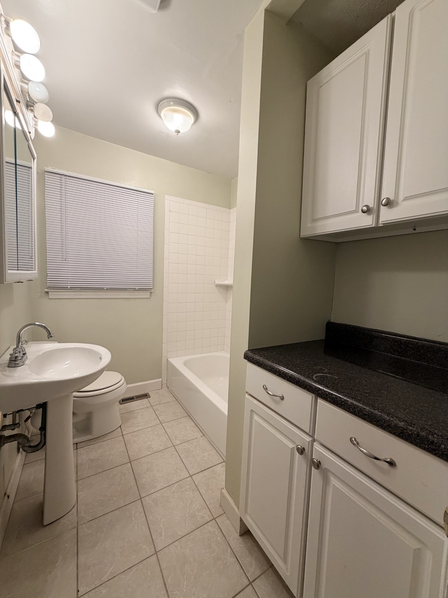 1072 Stanley Ave Property Photo 10