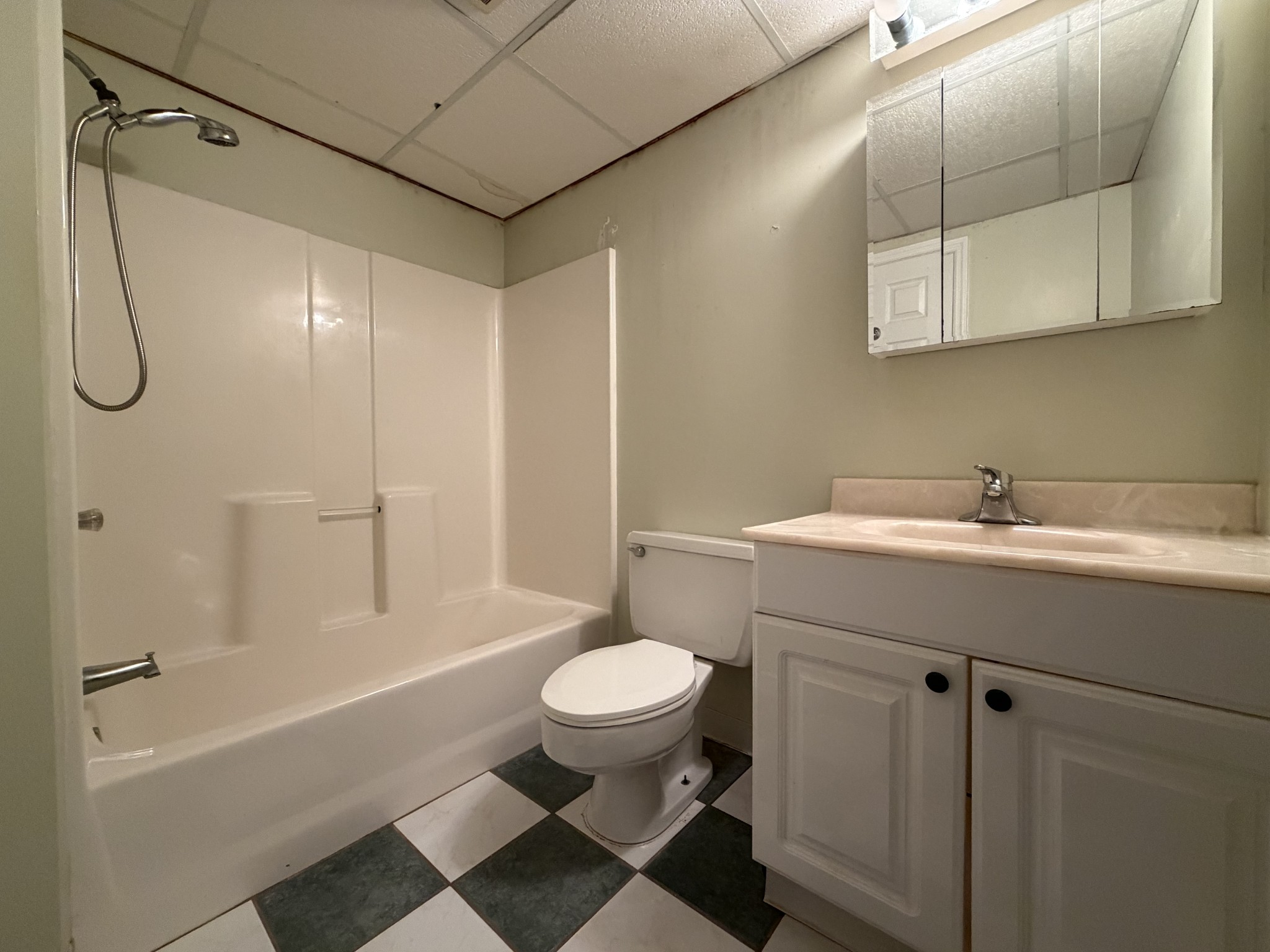 1072 Stanley Ave Property Photo 15