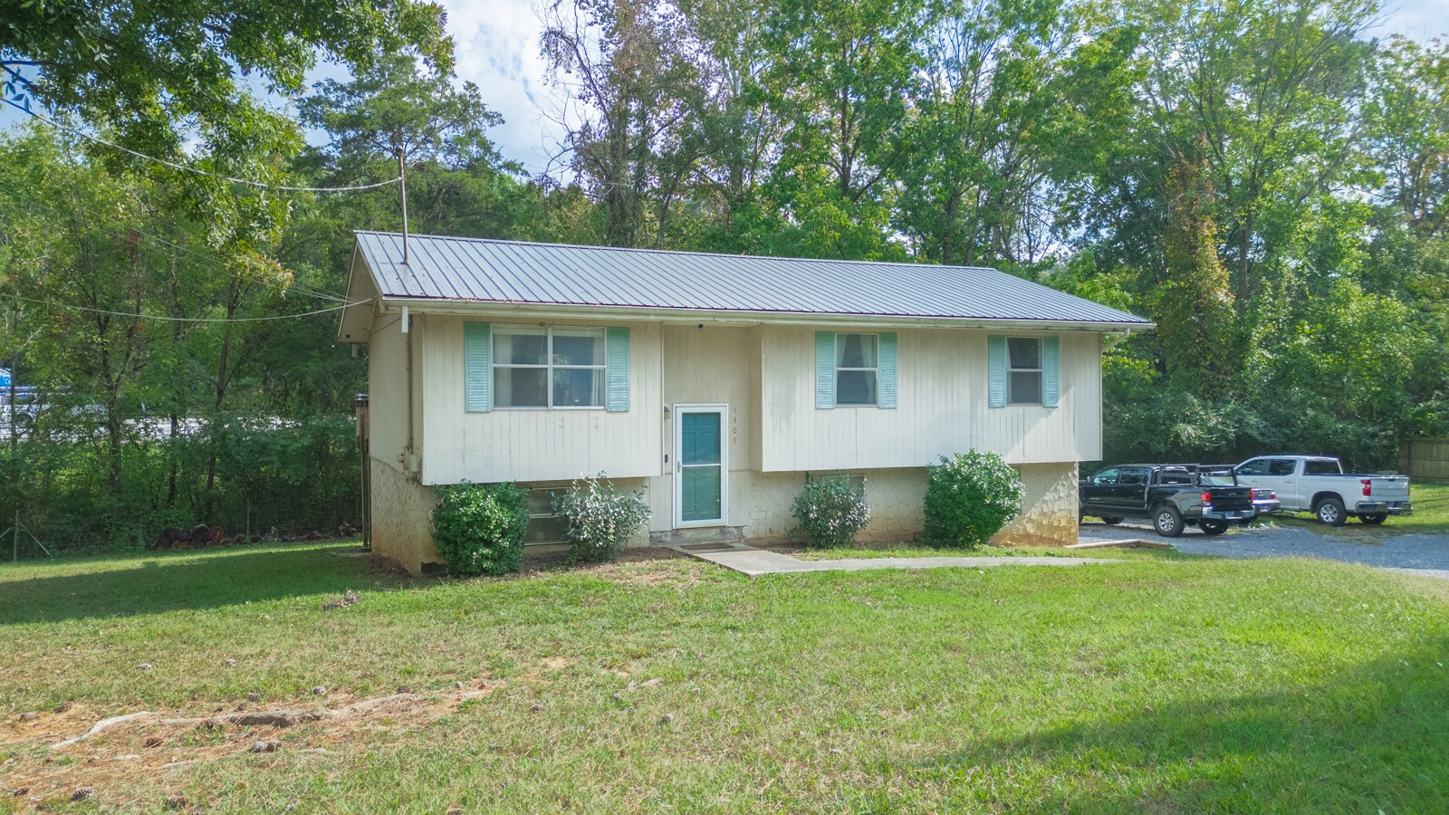 1309 Catherine Cir, NW