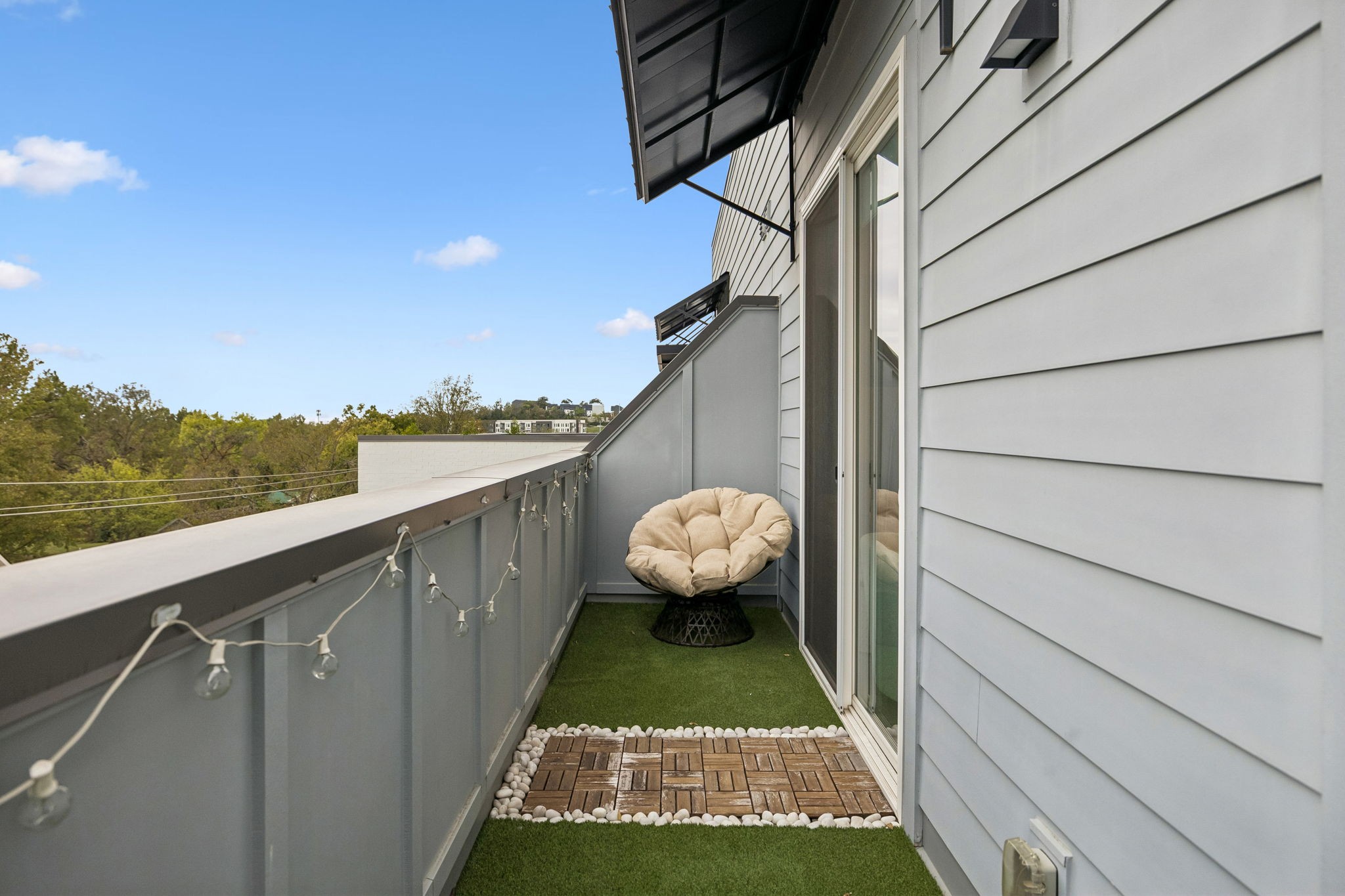 1041 E Trinity Ln Property Photo 18