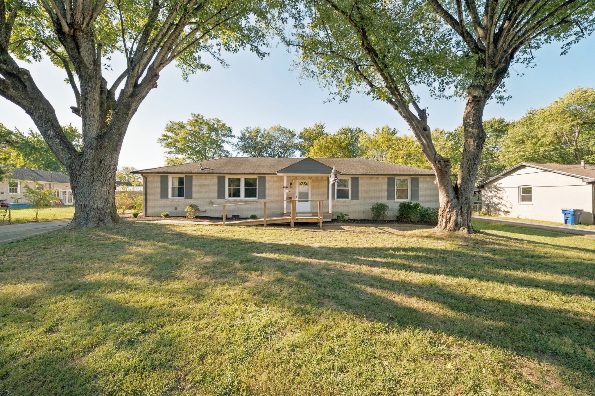 210 Nottingham Pl Property Photo 24