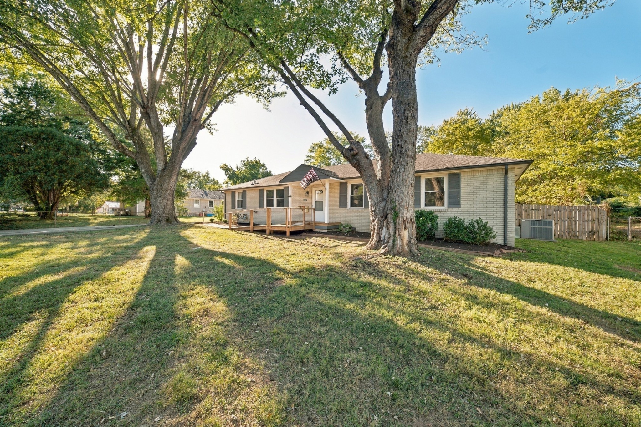 210 Nottingham Pl Property Photo 25