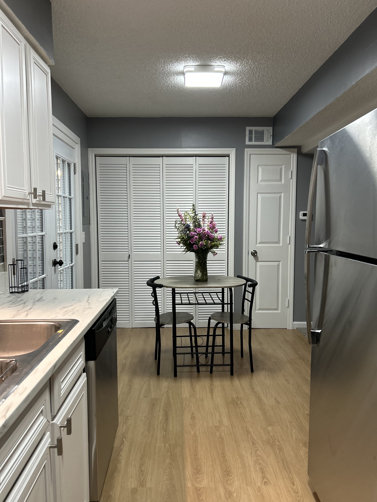 1115 Quail Ct, W Property Photo 9