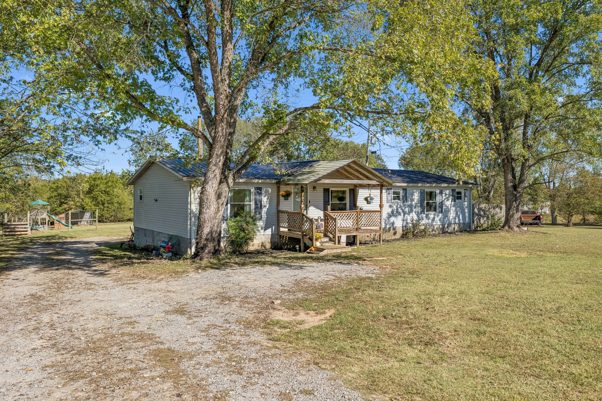940 Lebanon Hwy Property Photo 3