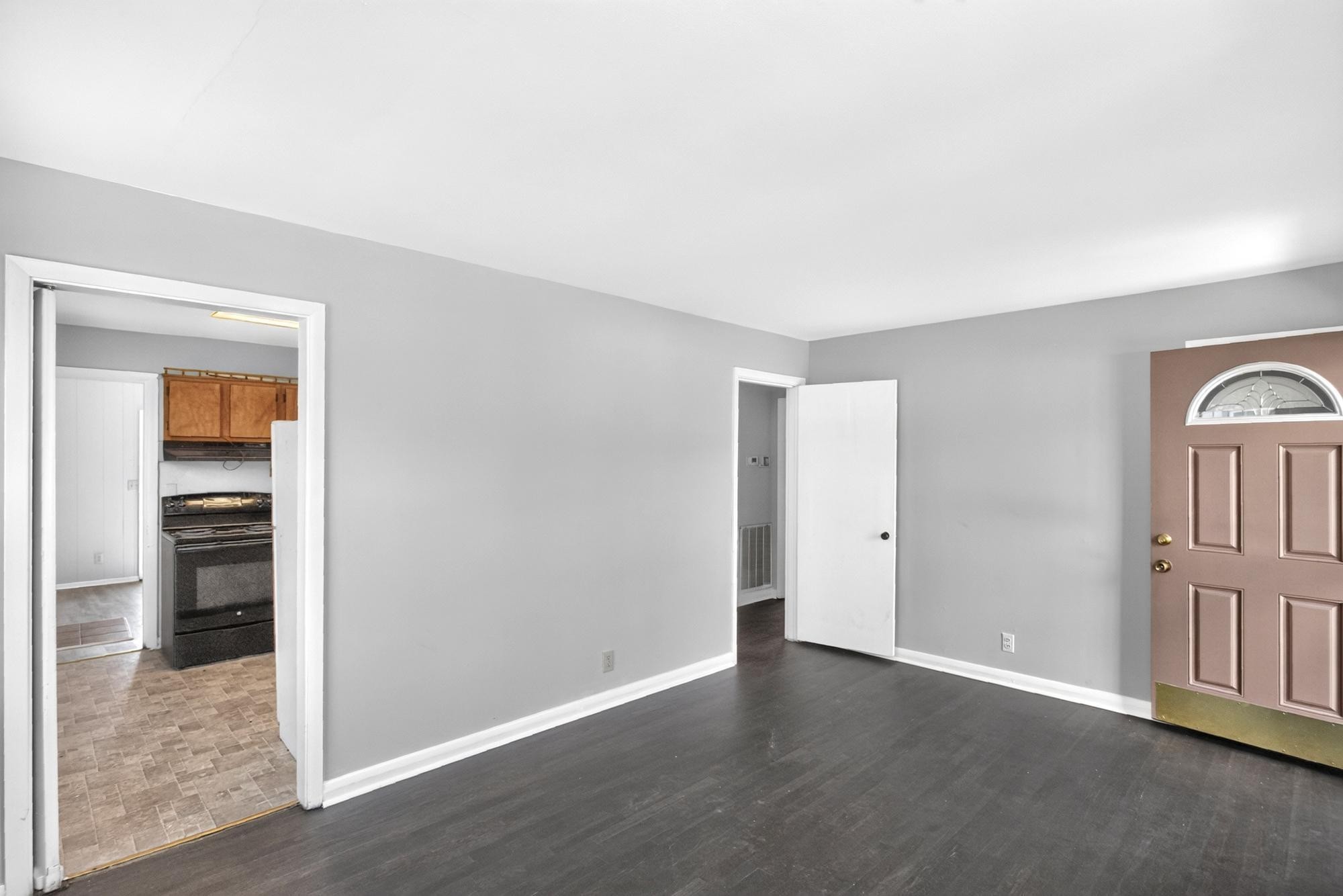 2423 Underwood St Property Photo 5