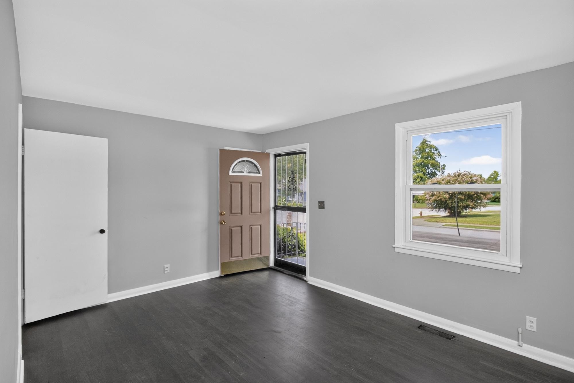 2423 Underwood St Property Photo 6