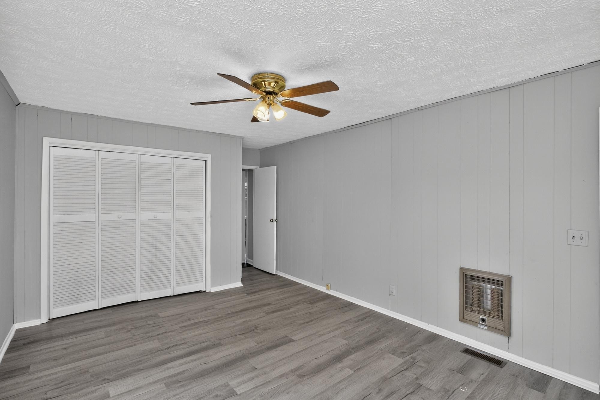2423 Underwood St Property Photo 8
