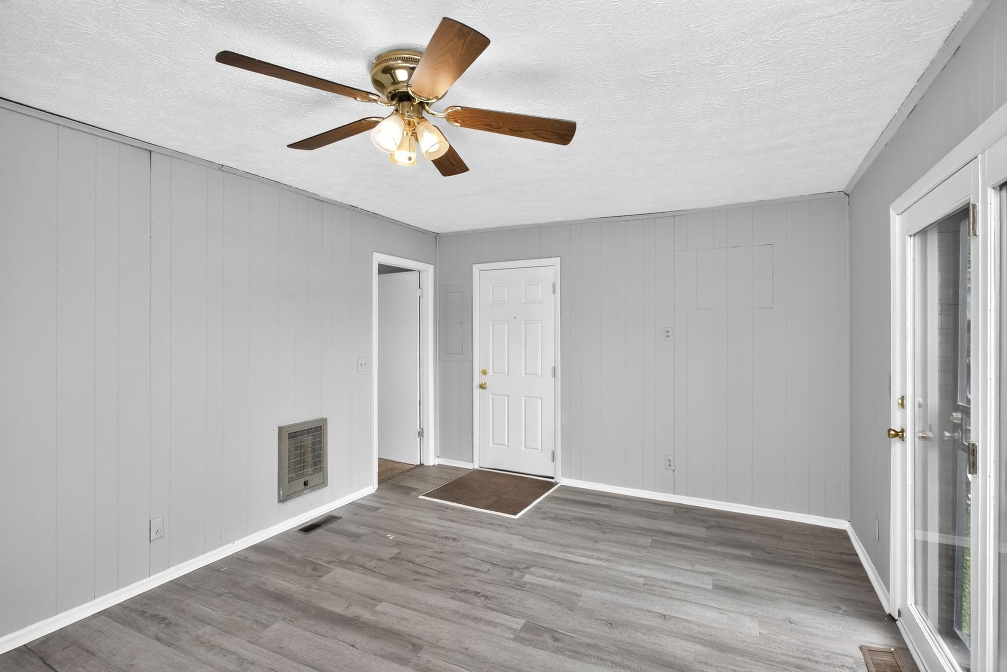 2423 Underwood St Property Photo 9