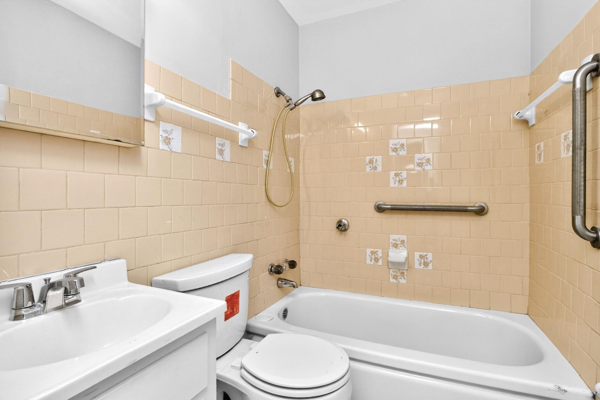 2423 Underwood St Property Photo 12