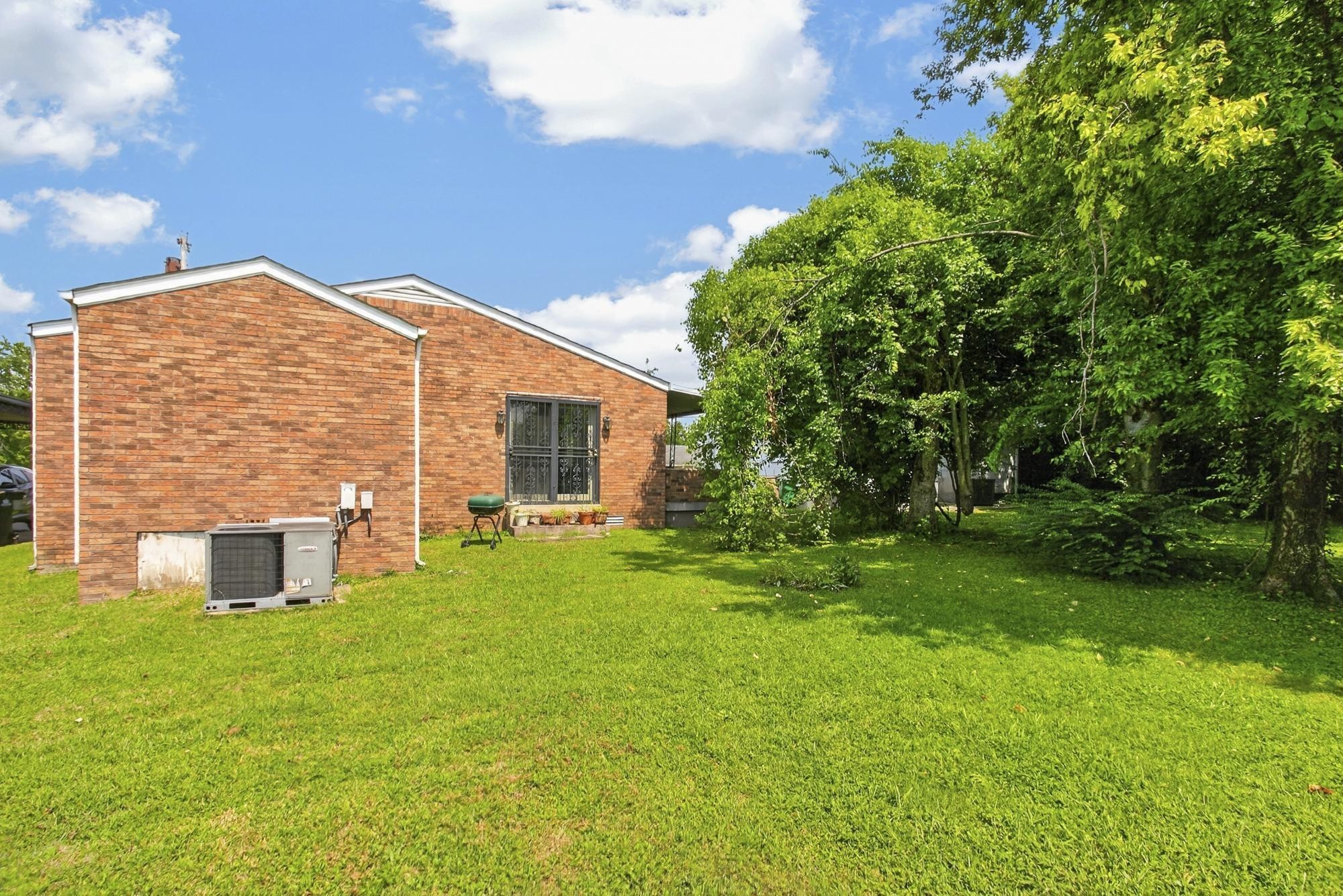 2423 Underwood St Property Photo 26