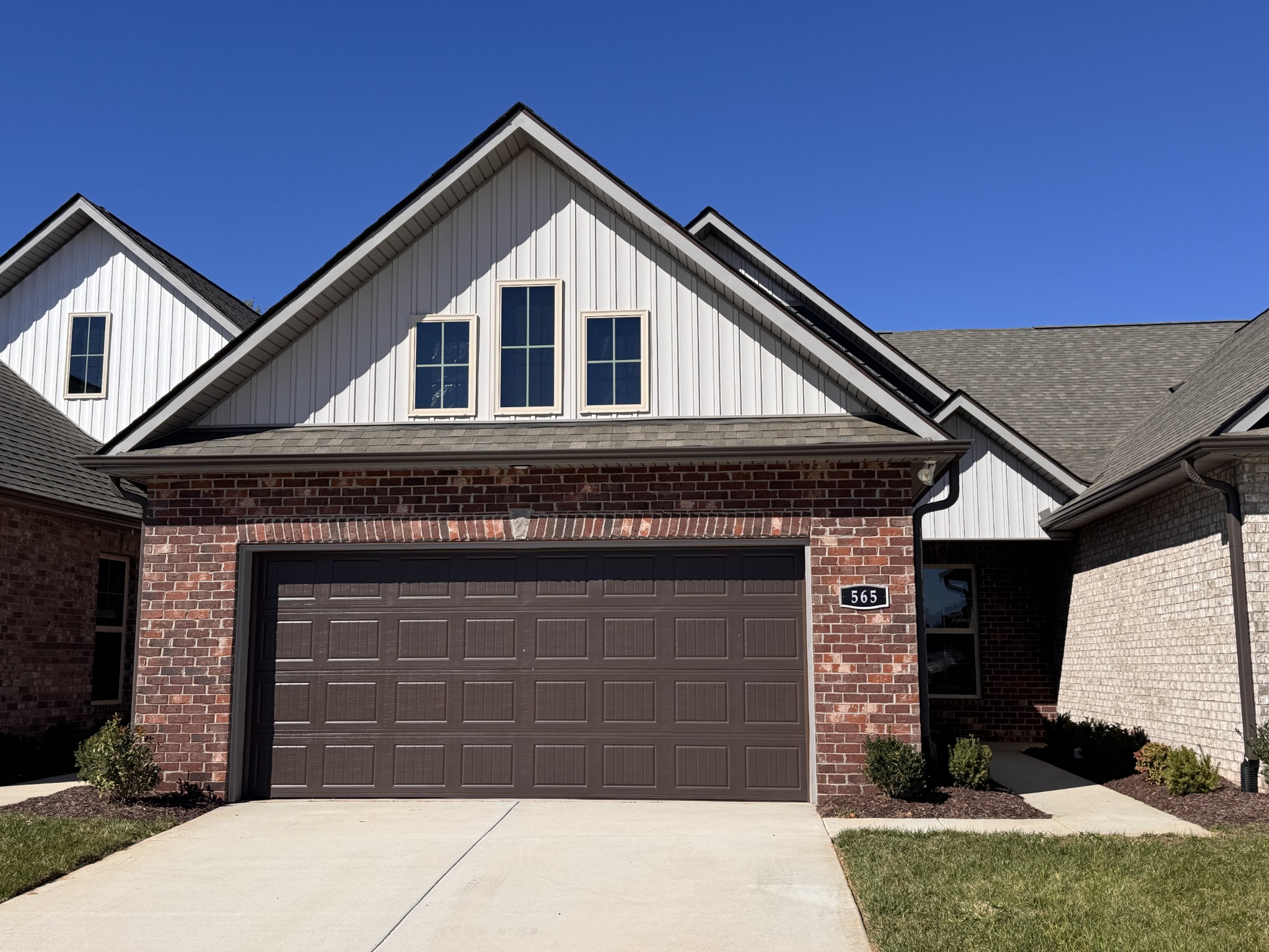 565 W Foxrun Property Photo 1
