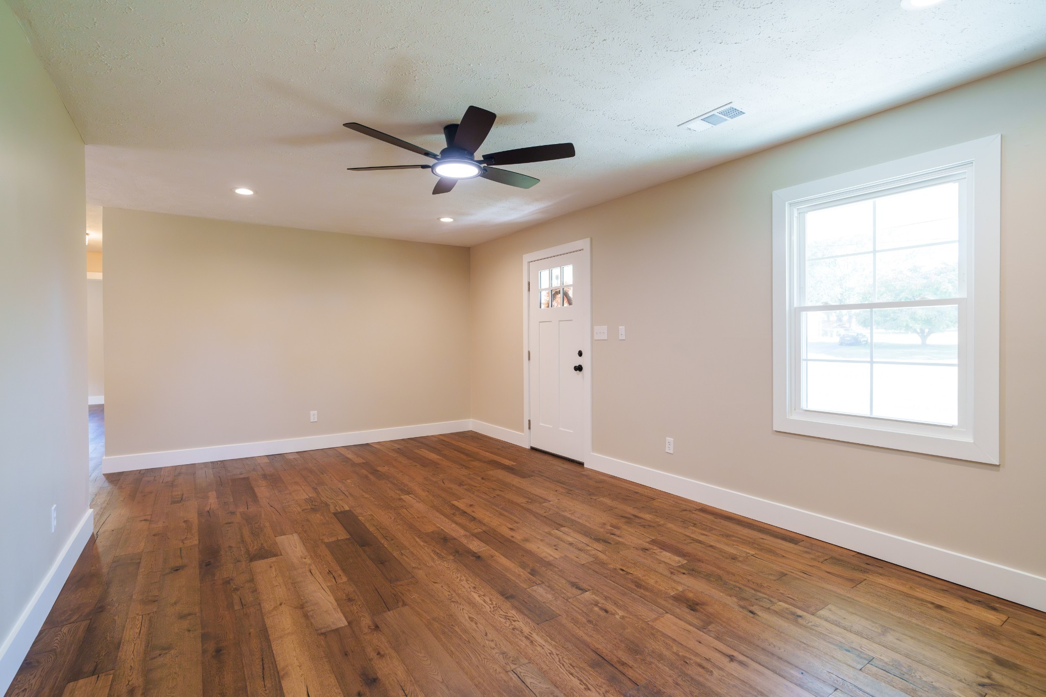 2519 Candyland Cir Property Photo 5