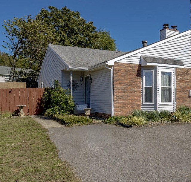 1209 Cabana Cir Property Photo 1