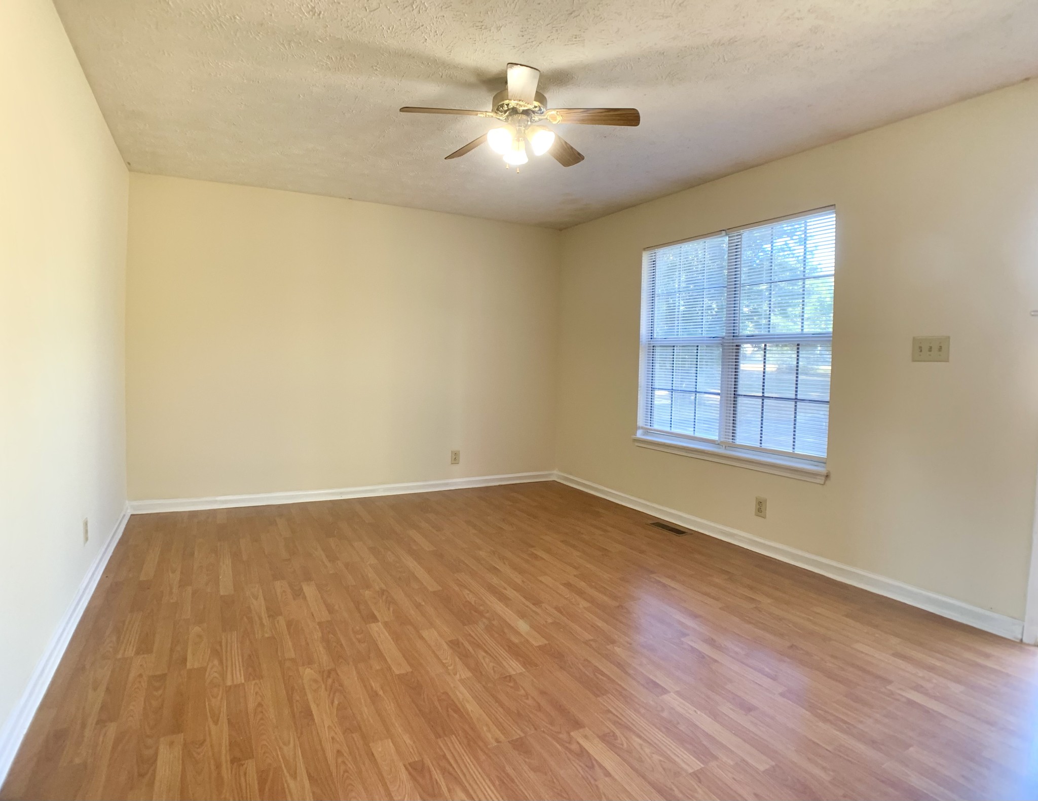 833 Washington Ave Property Photo 4