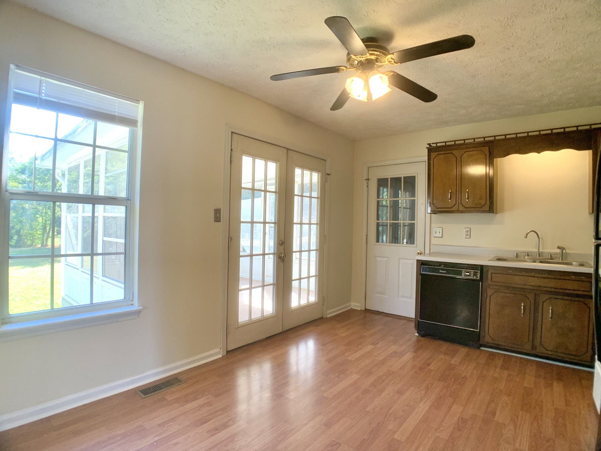 833 Washington Ave Property Photo 9