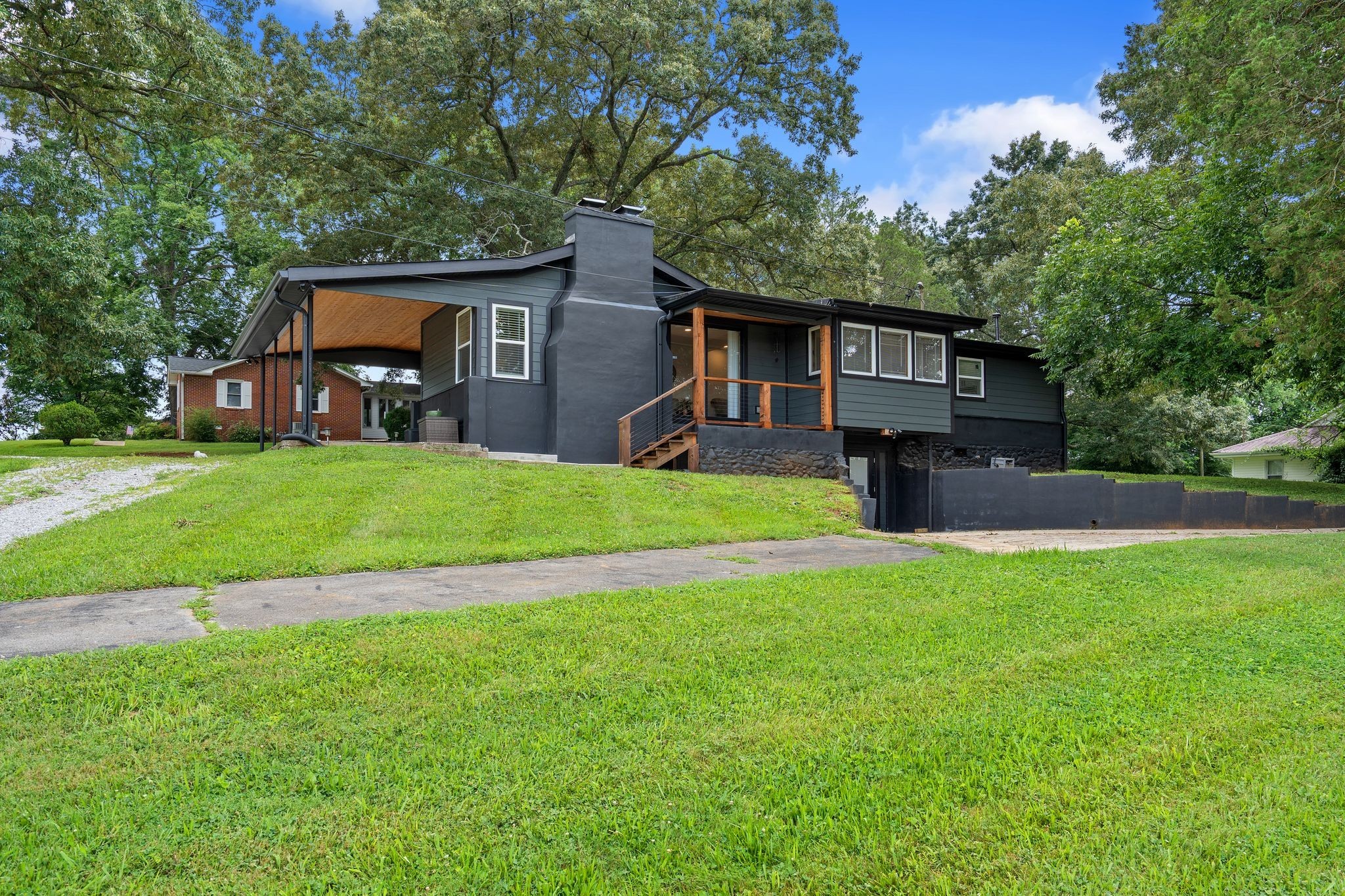 102 Oak Park Property Photo 3
