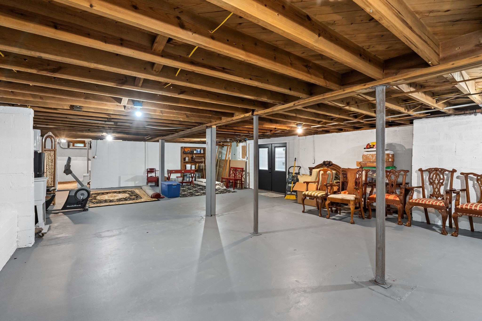 102 Oak Park Property Photo 4