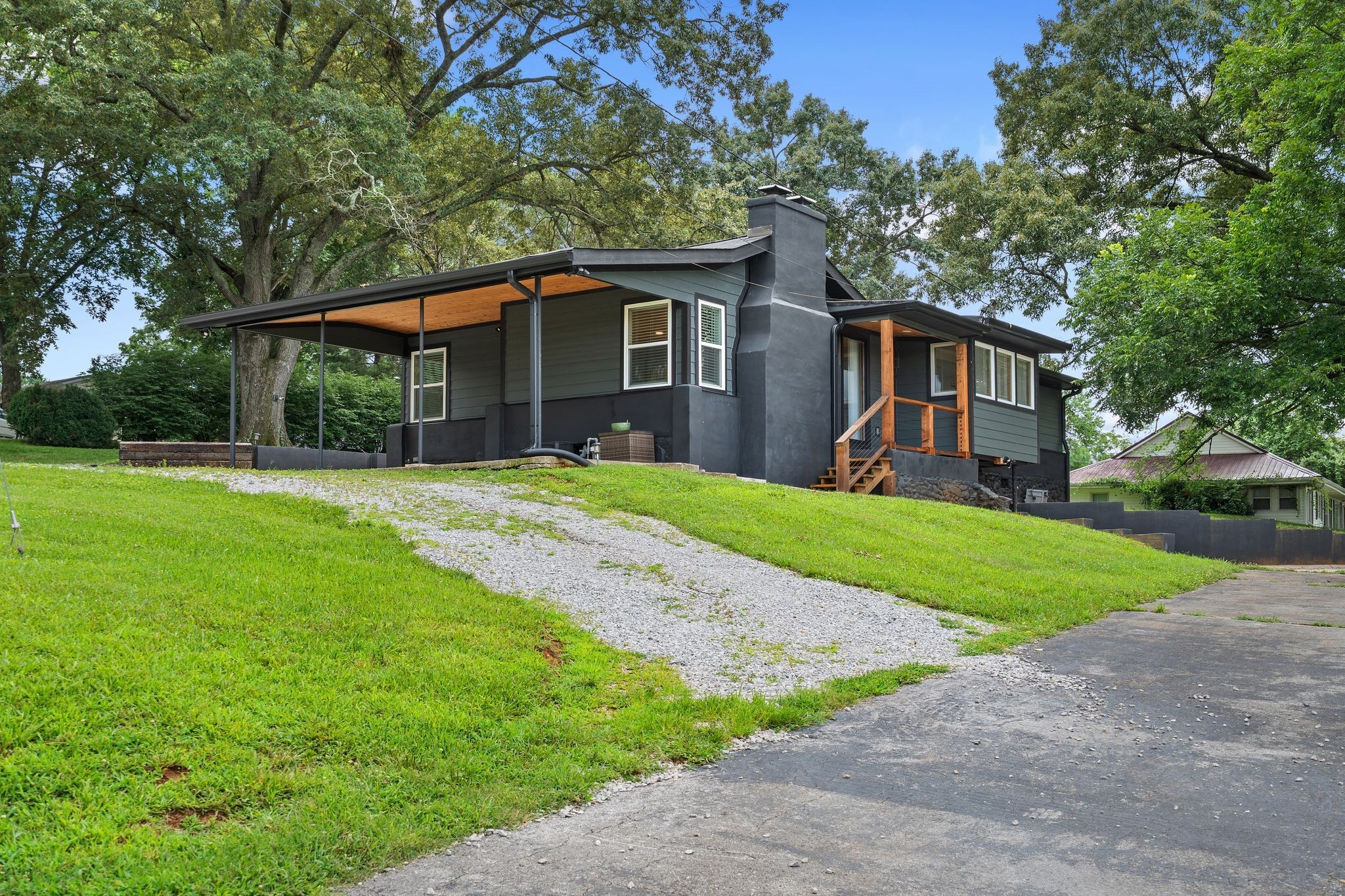 102 Oak Park Property Photo 5
