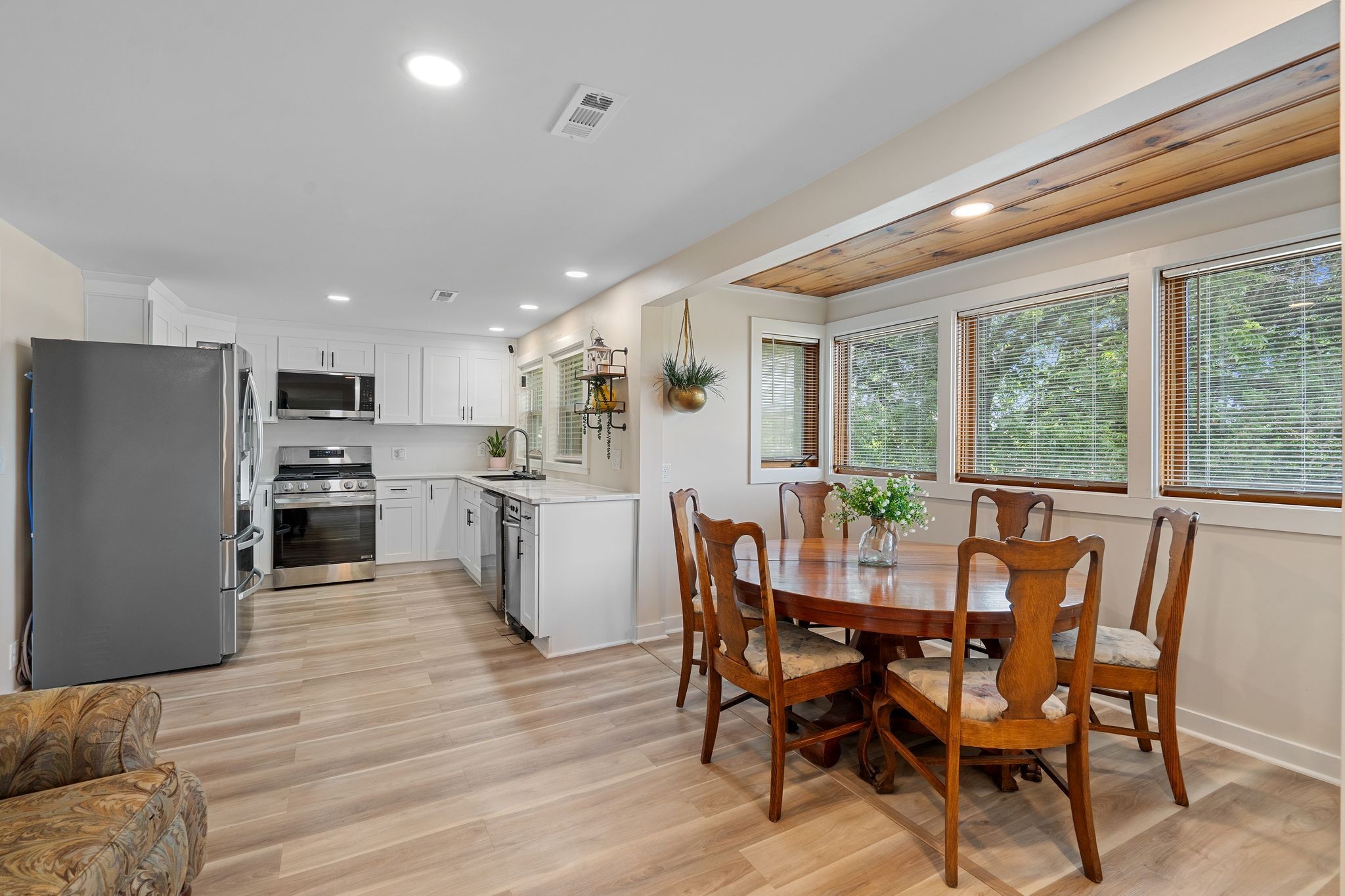 102 Oak Park Property Photo 16