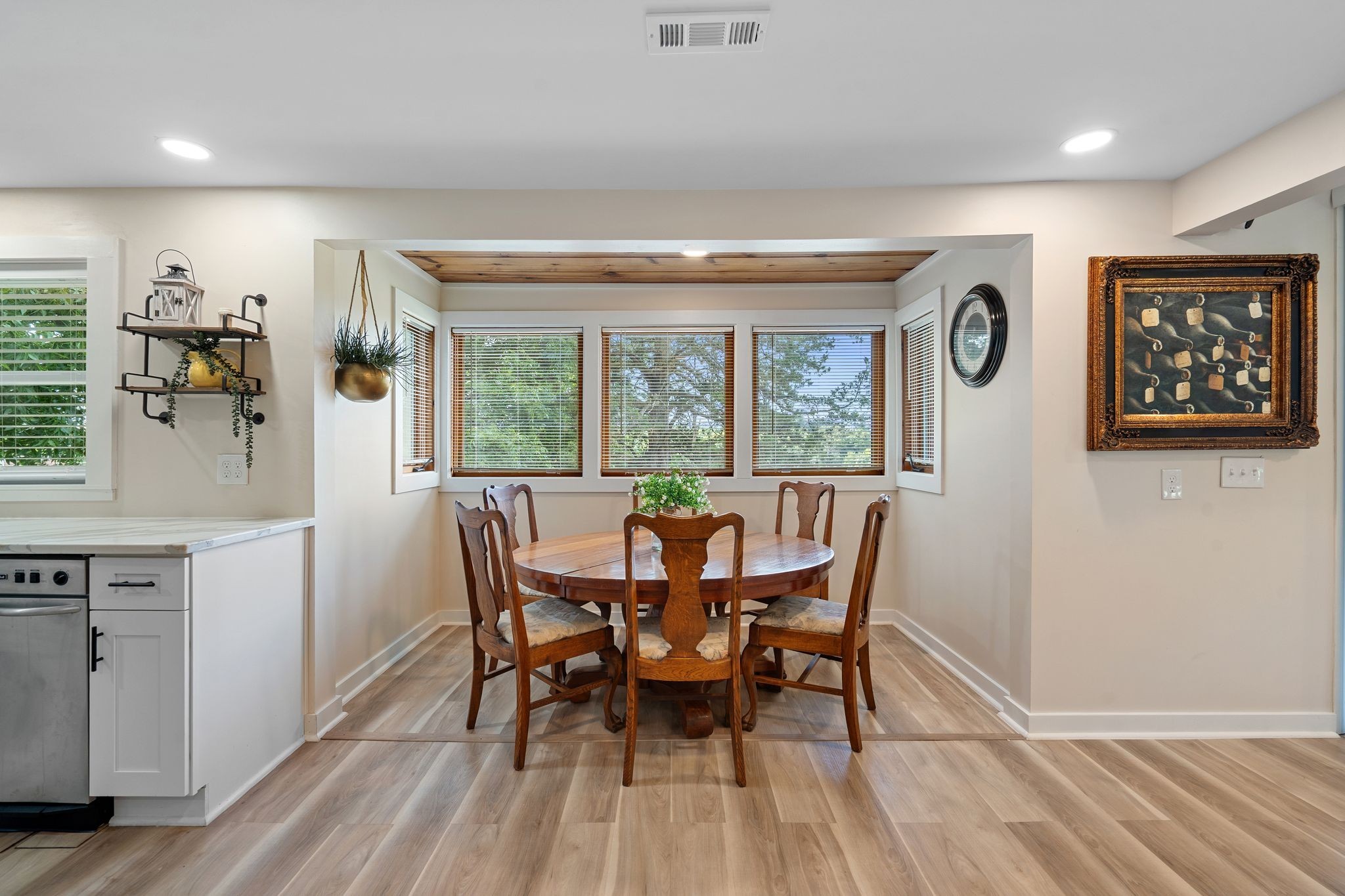 102 Oak Park Property Photo 17