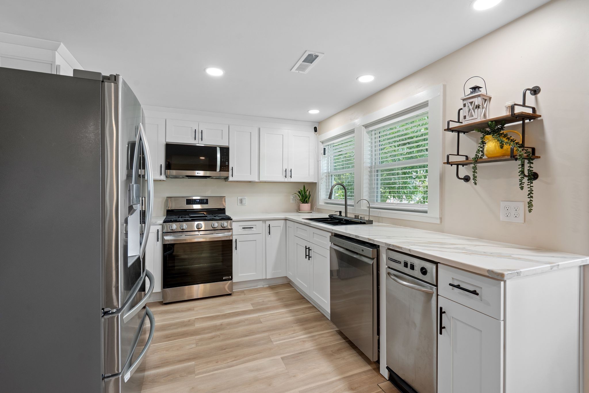 102 Oak Park Property Photo 18