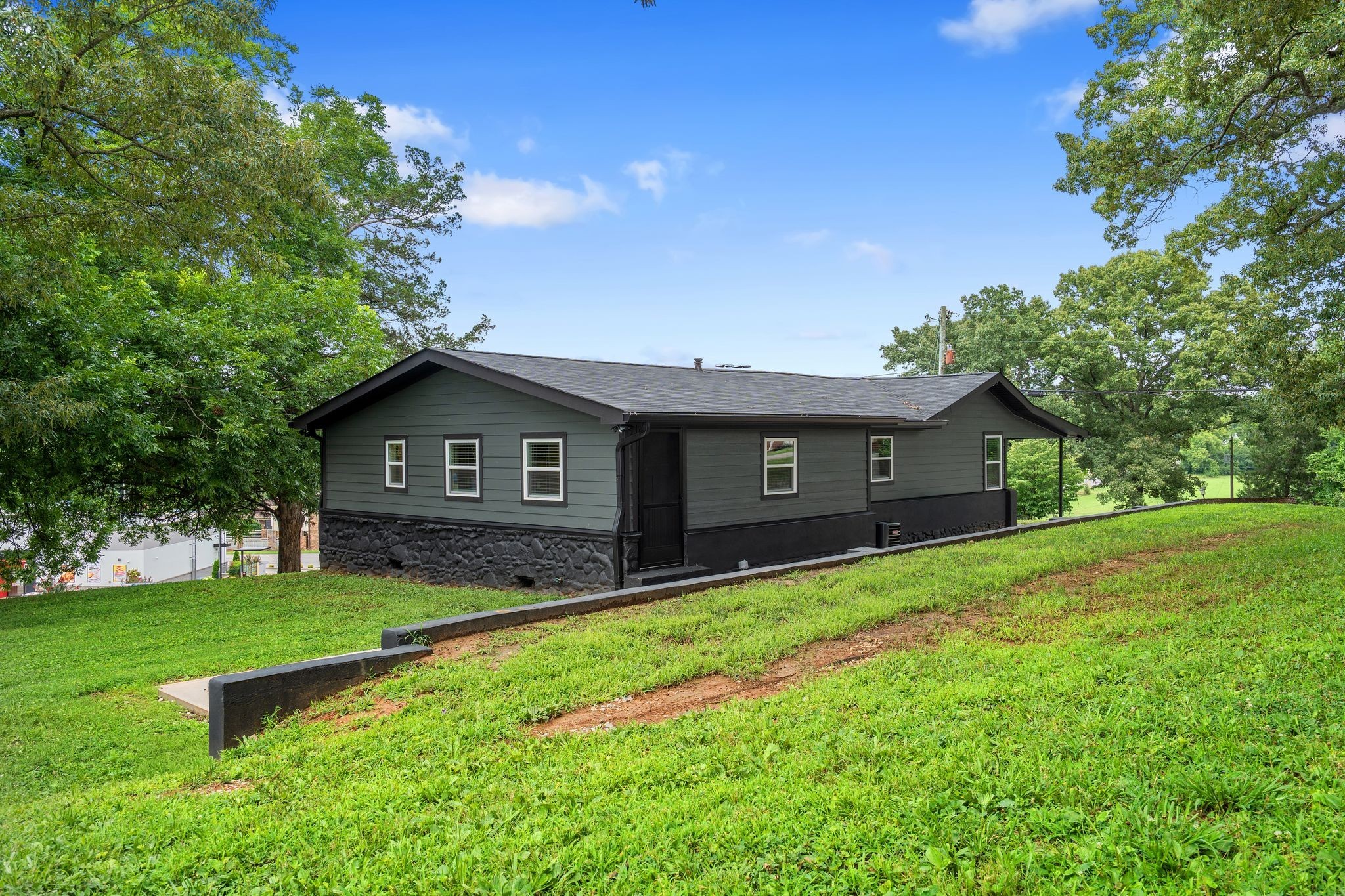 102 Oak Park Property Photo 37