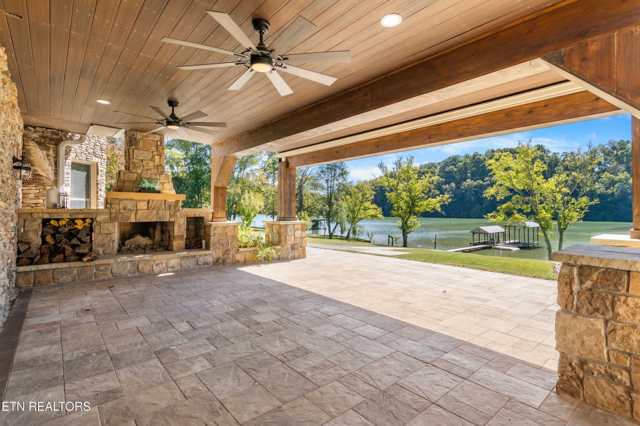 274 Lakecrest Drive Property Photo 5