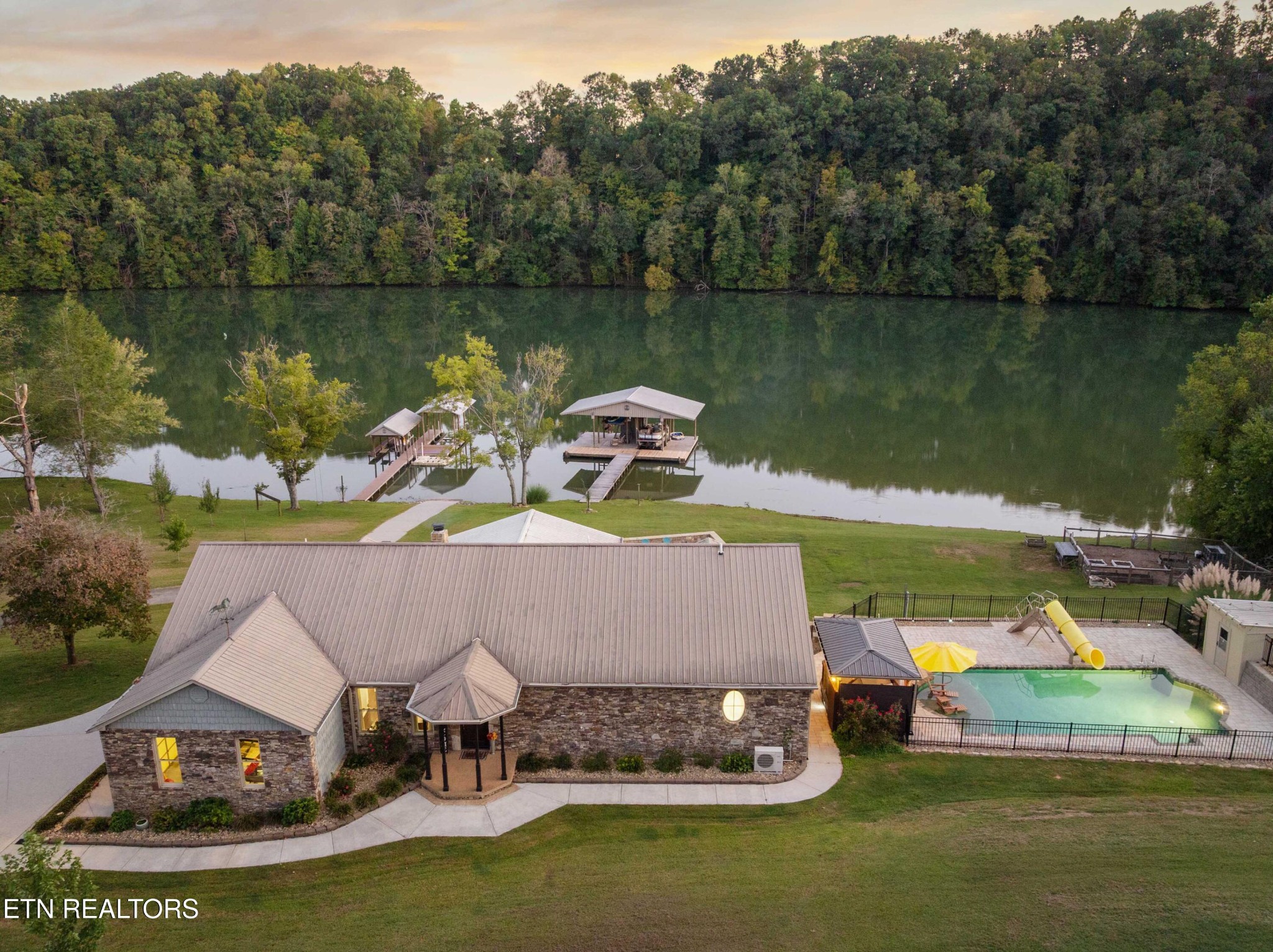 274 Lakecrest Drive Property Photo 14
