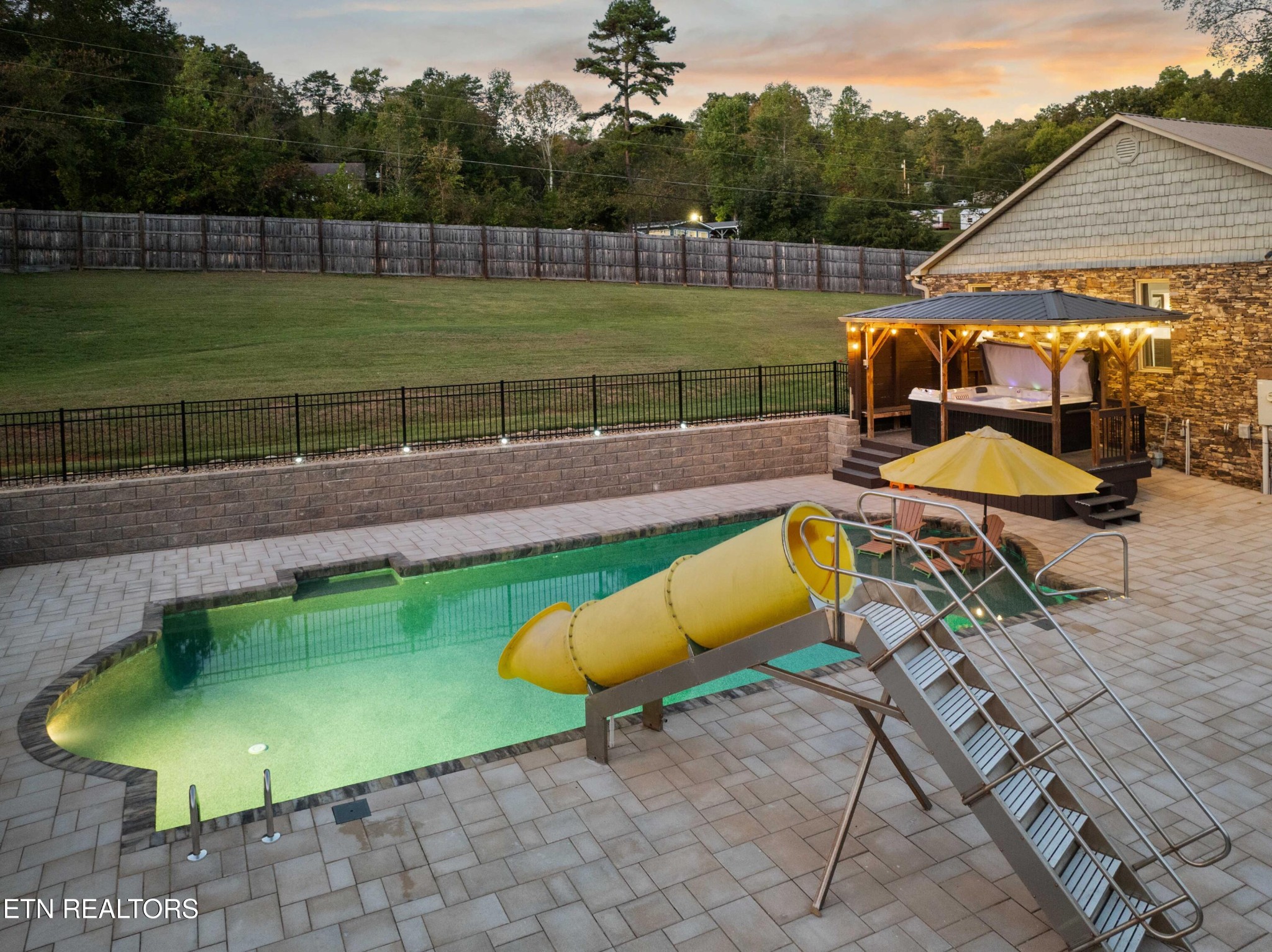 274 Lakecrest Drive Property Photo 52