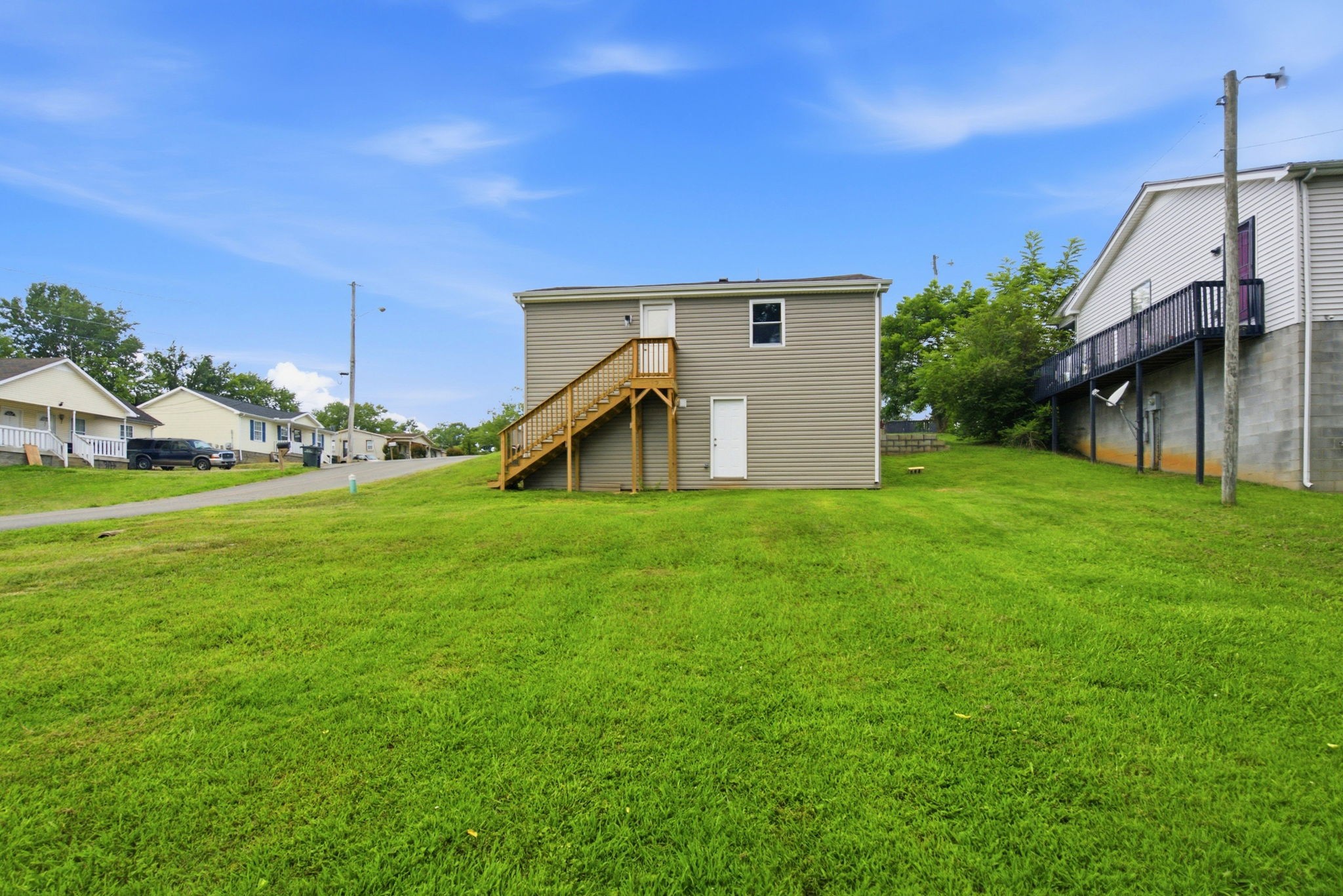 610 Highland St Property Photo 24