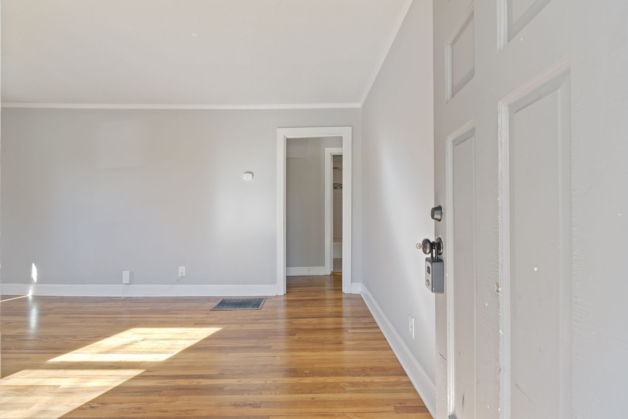 5806 Robertson Ave Property Photo 3