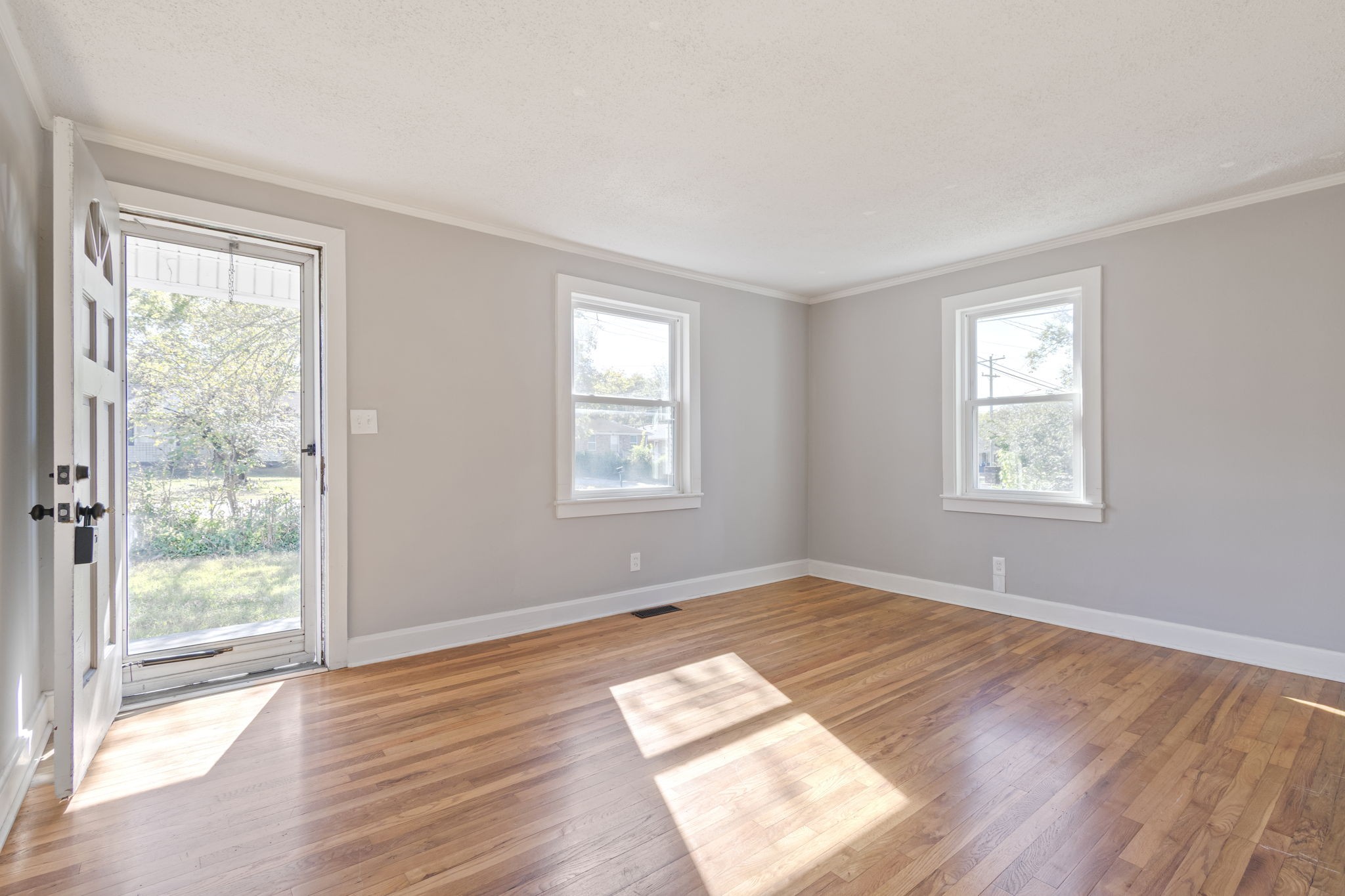 5806 Robertson Ave Property Photo 5