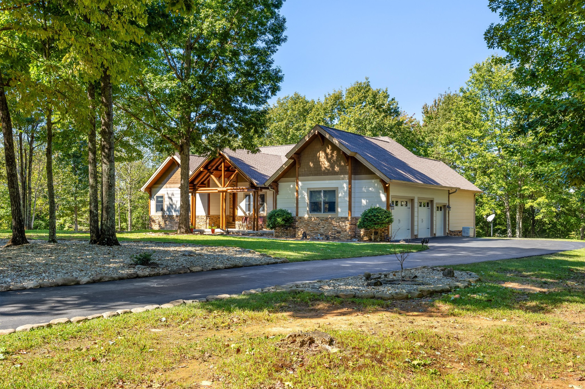 347 Tunnie Point Property Photo 3