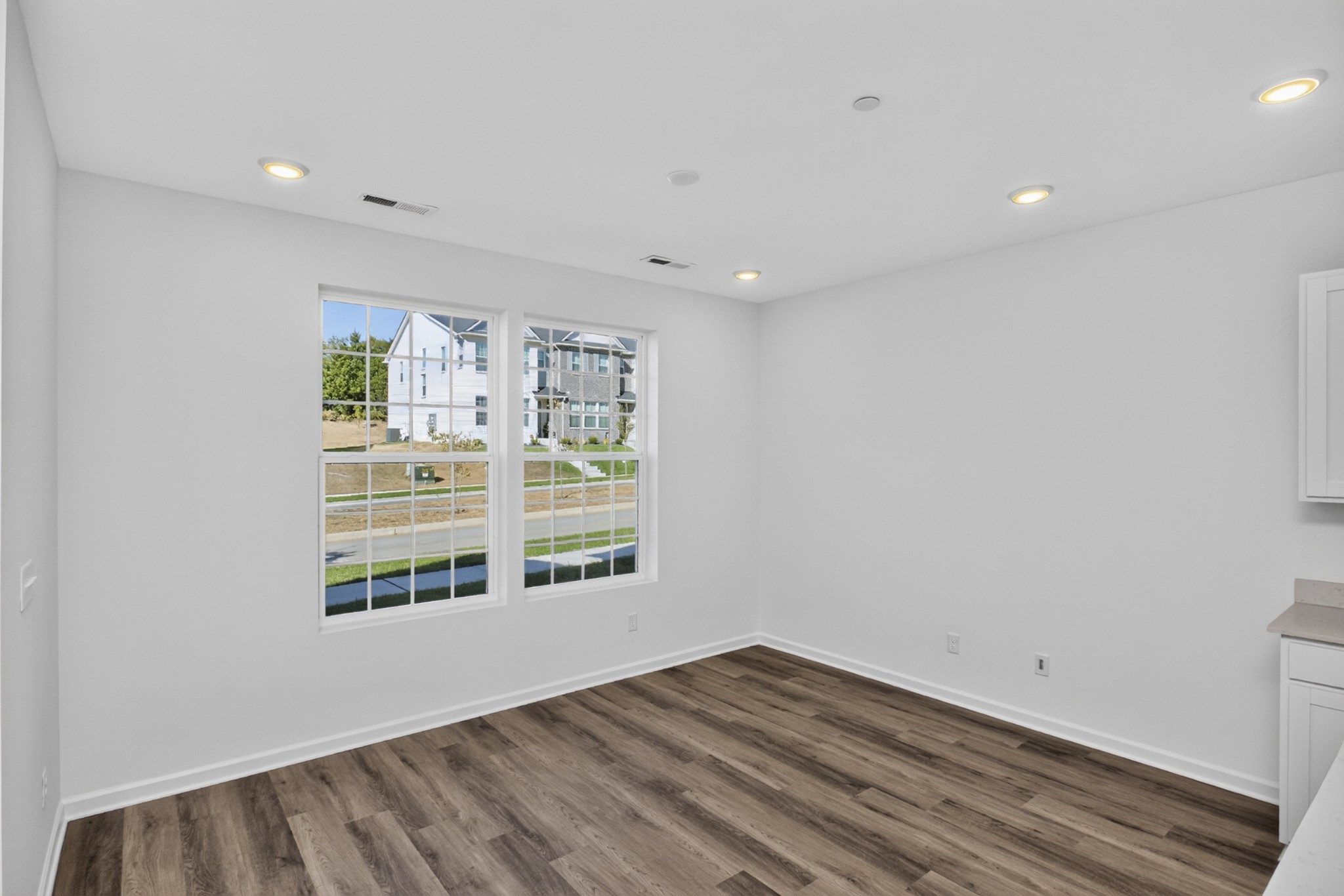 321 Lynwood Station Boulevard Property Photo 8
