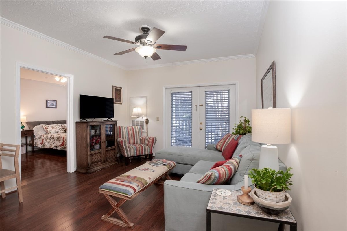2025 Woodmont Blvd Property Photo 3