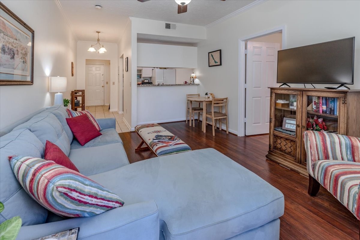 2025 Woodmont Blvd Property Photo 4