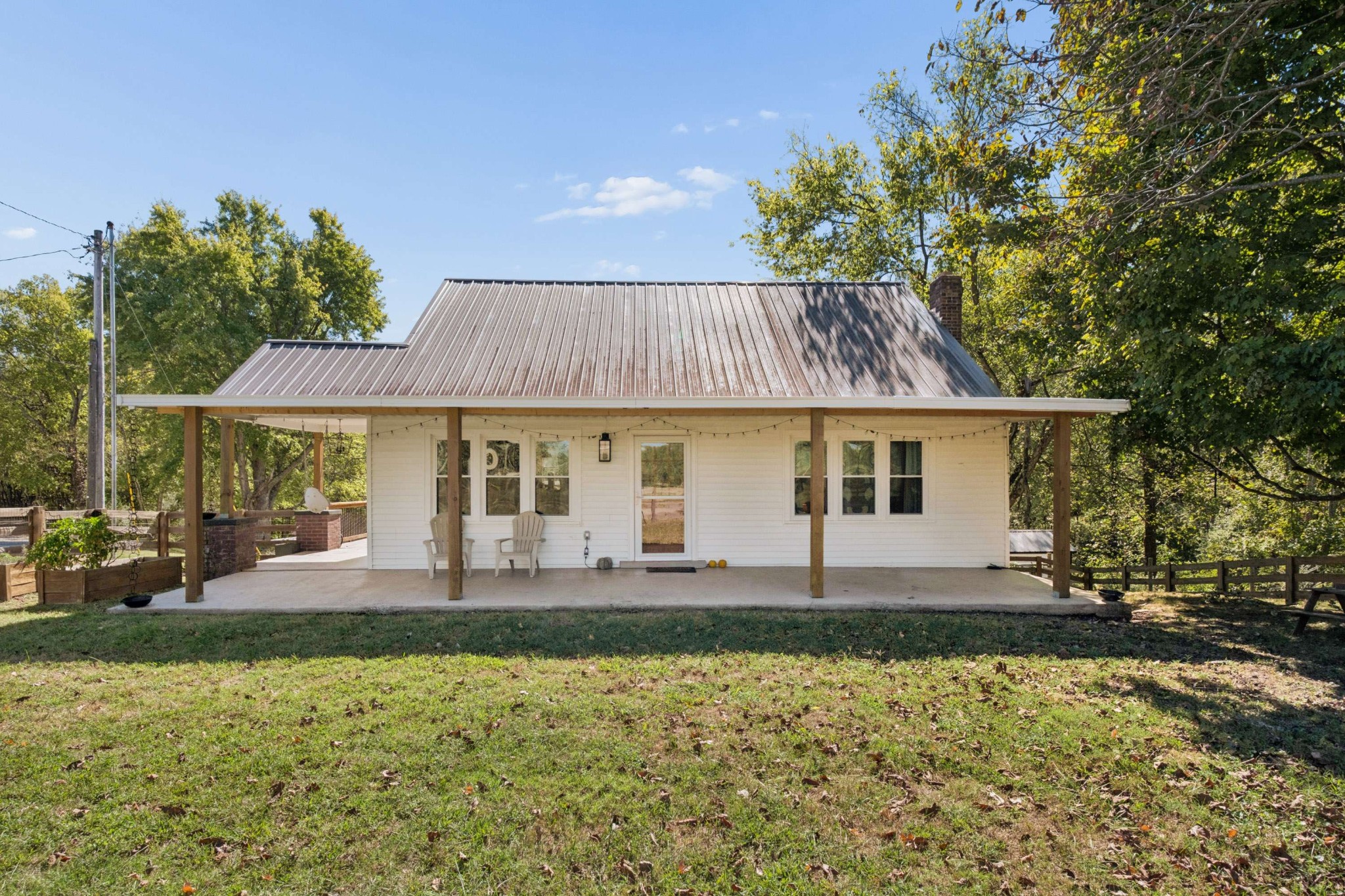 2349 Les Robinson Rd Property Photo 1