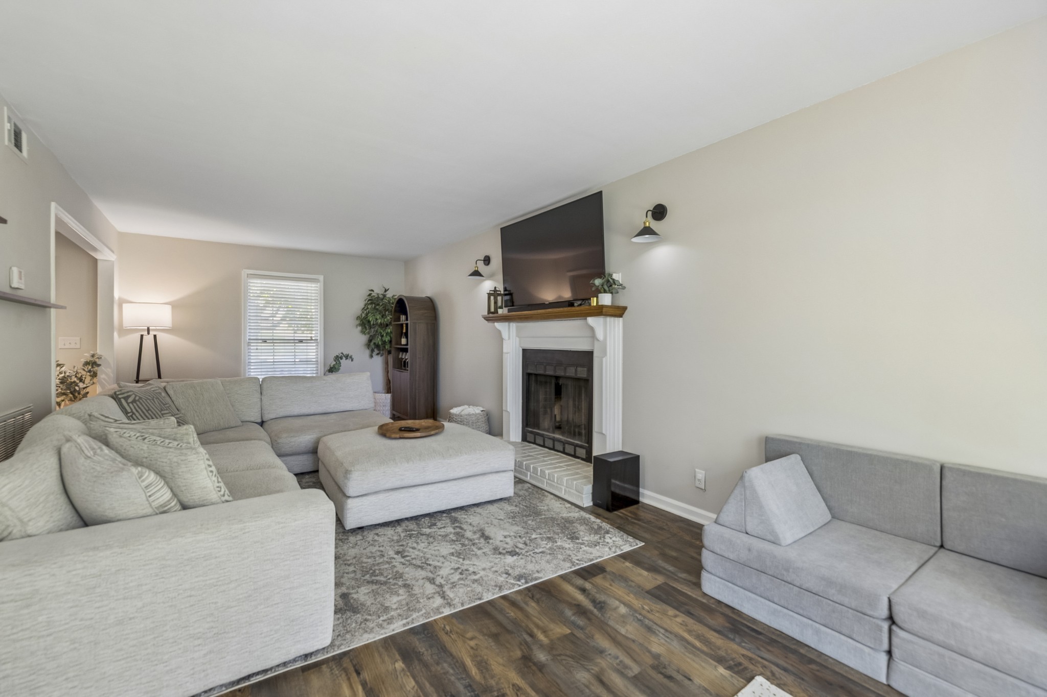 5053 English Village Dr Property Photo 7
