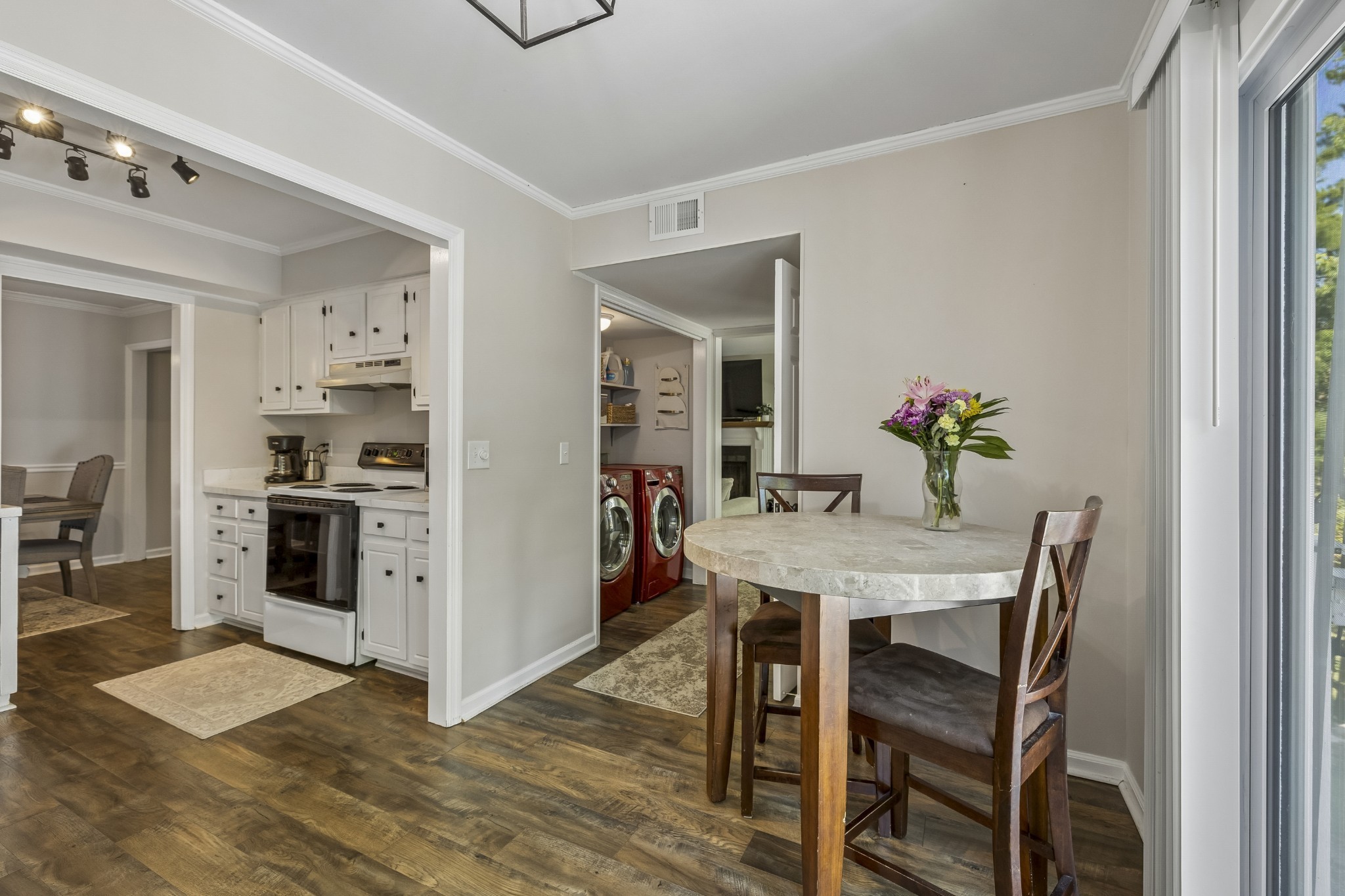 5053 English Village Dr Property Photo 8