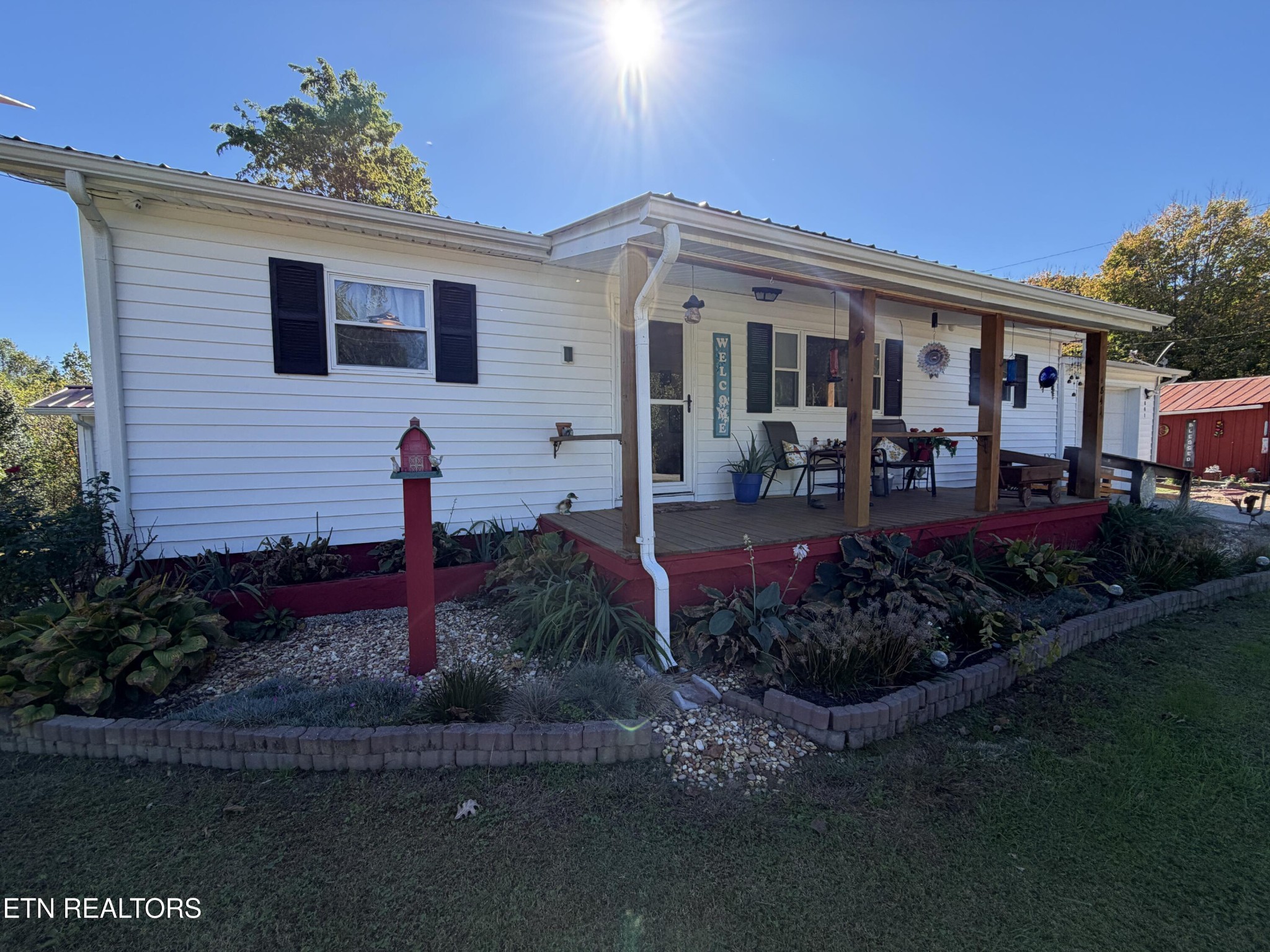 841 Yellow Cliff Rd Property Photo 1