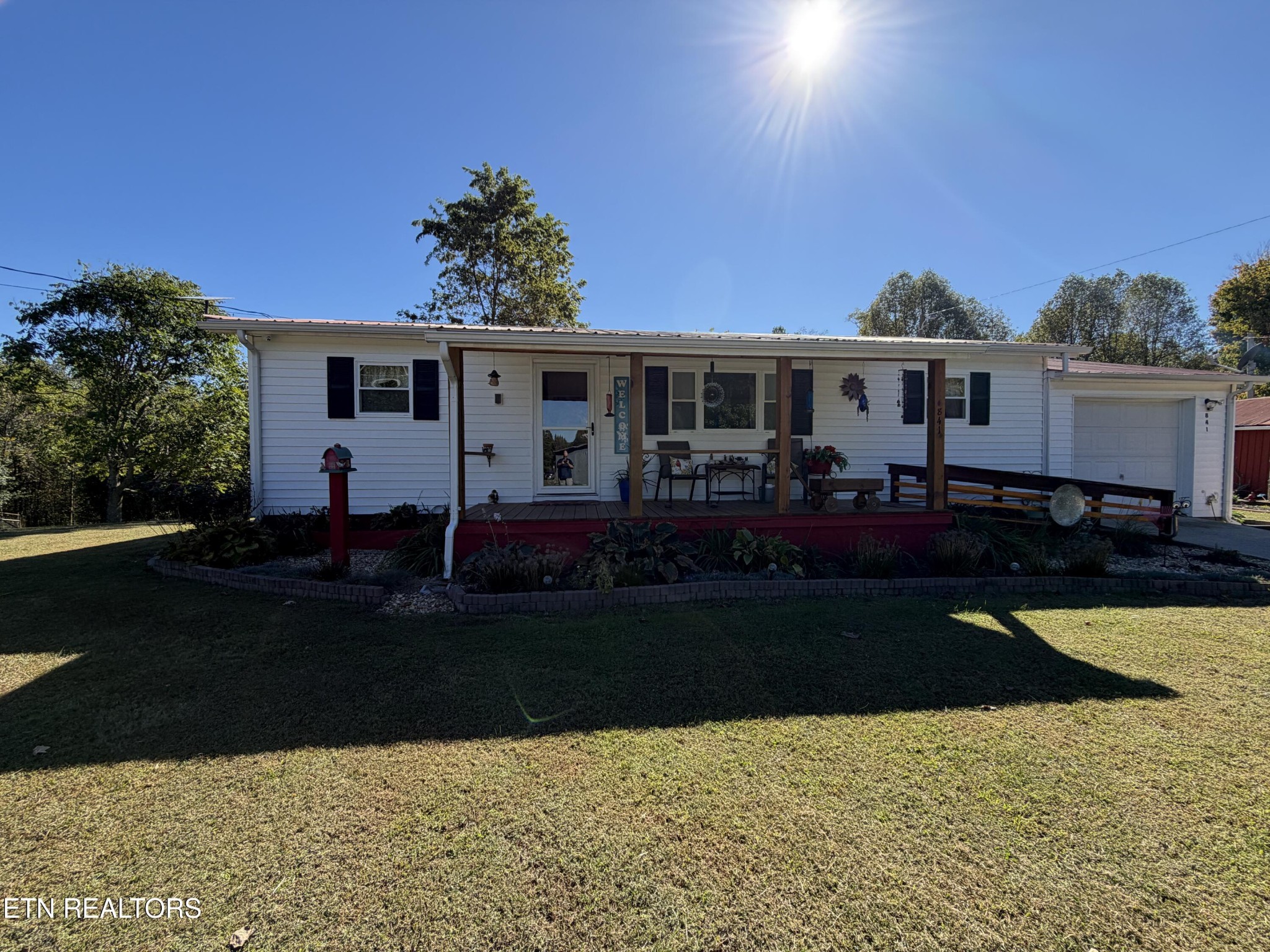 841 Yellow Cliff Rd Property Photo 2