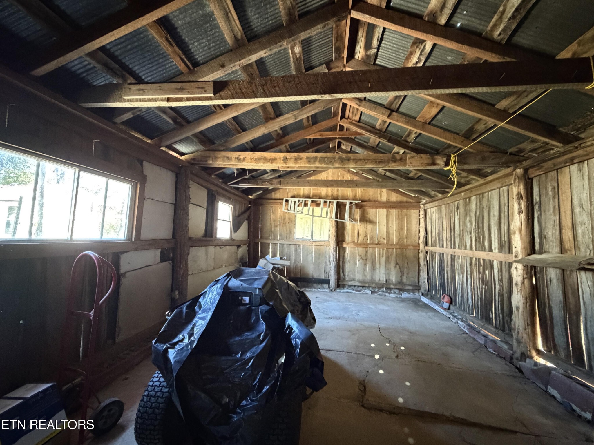 841 Yellow Cliff Rd Property Photo 32