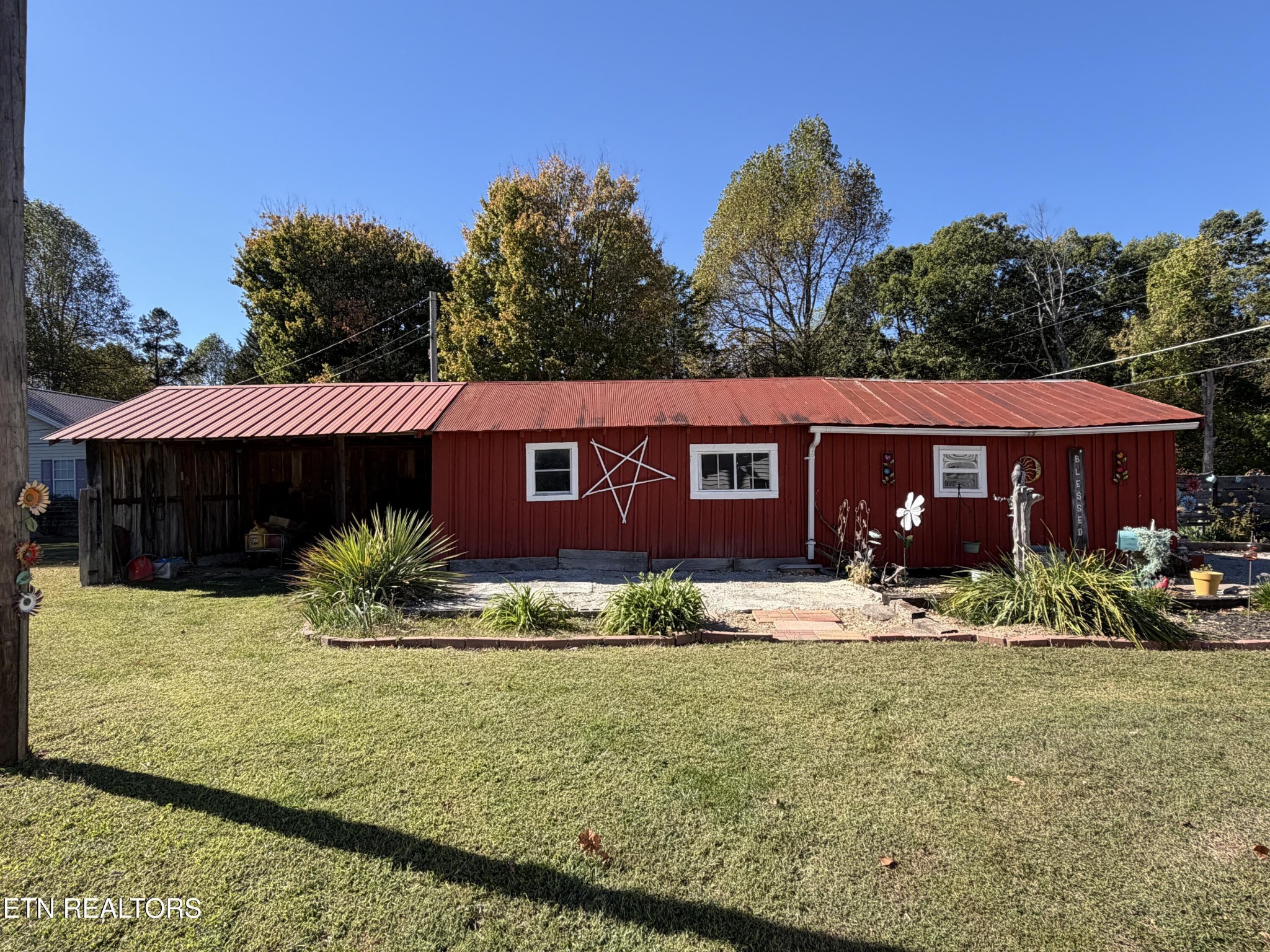 841 Yellow Cliff Rd Property Photo 35