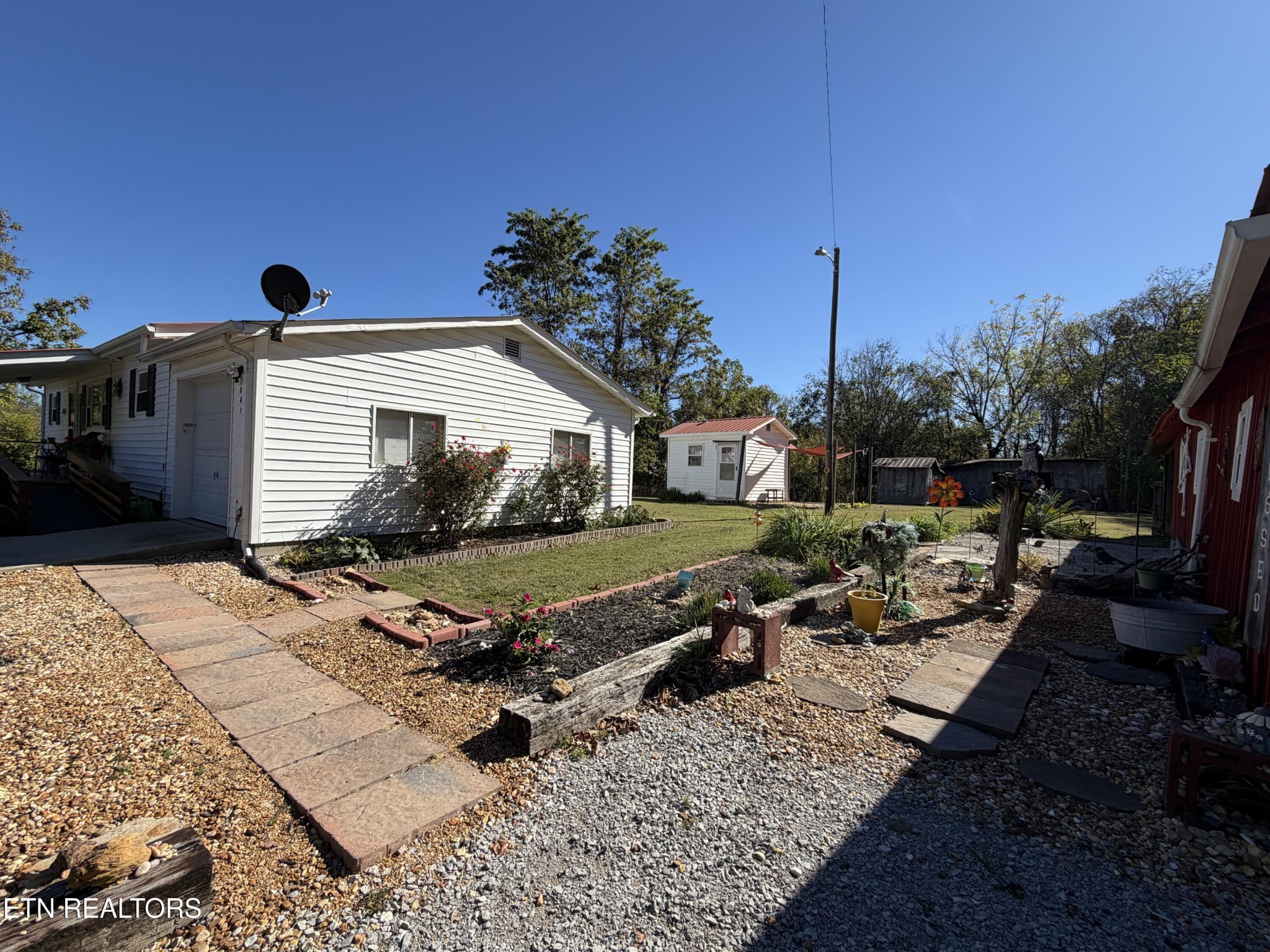 841 Yellow Cliff Rd Property Photo 36