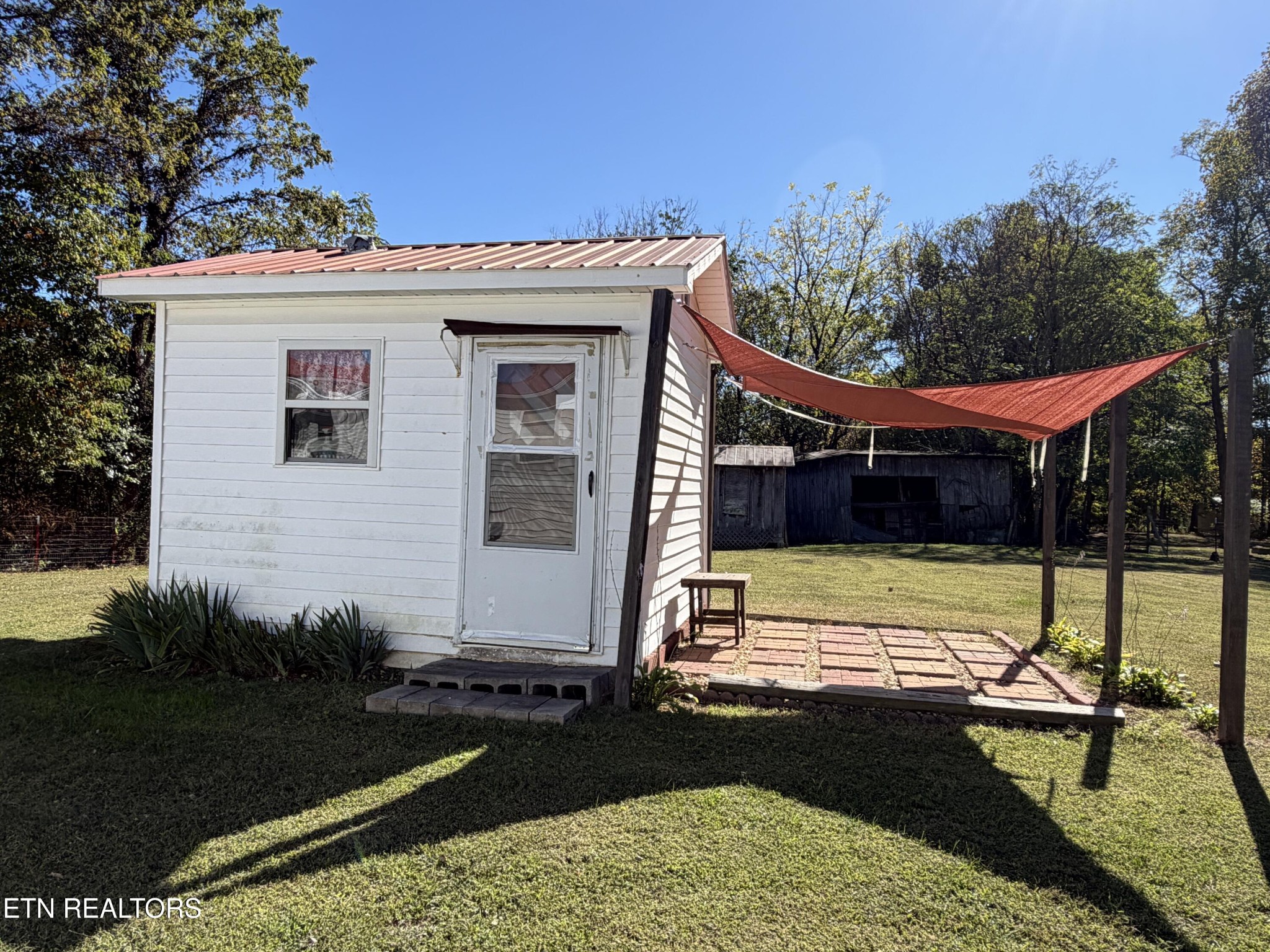 841 Yellow Cliff Rd Property Photo 38