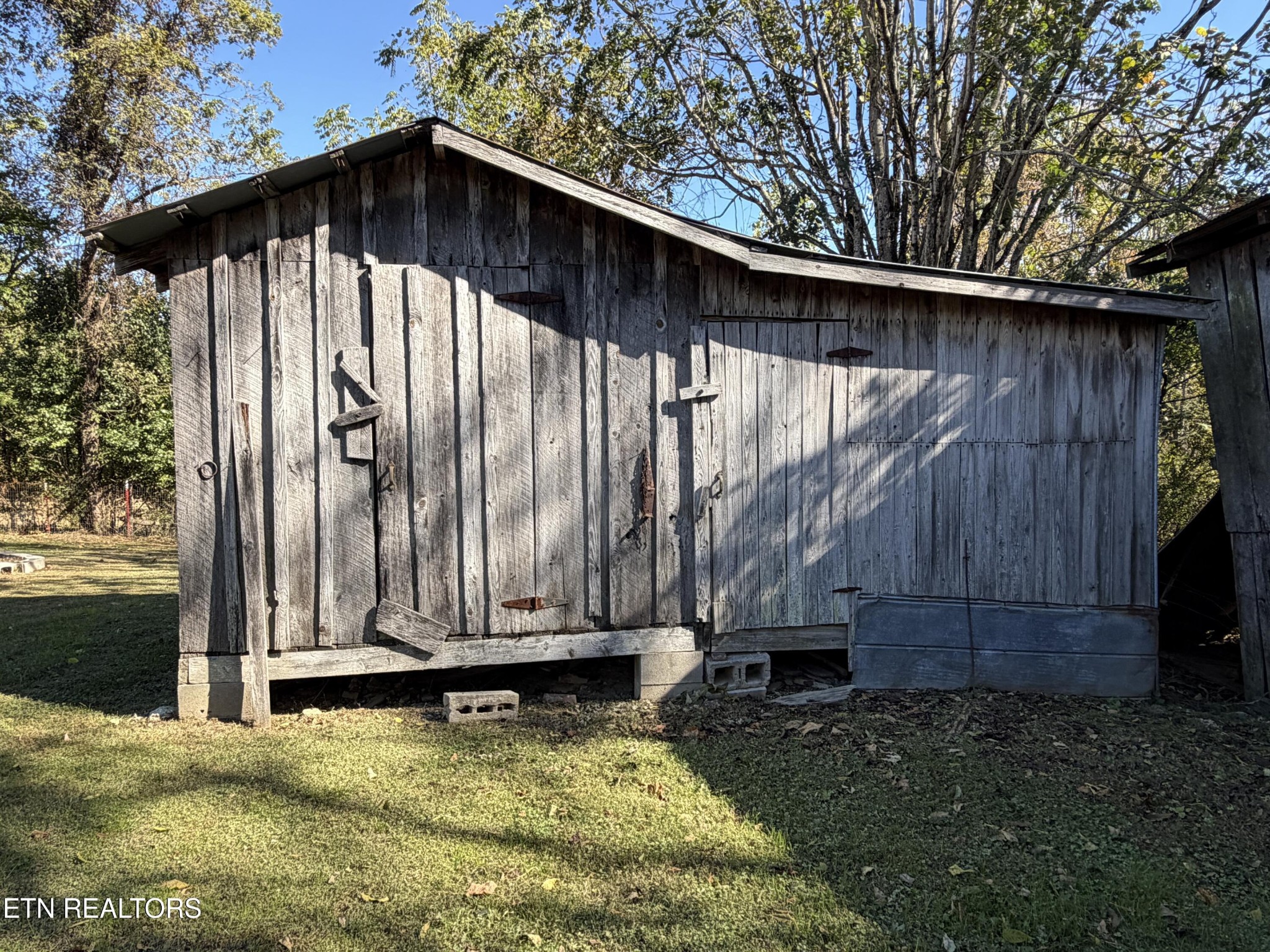 841 Yellow Cliff Rd Property Photo 40