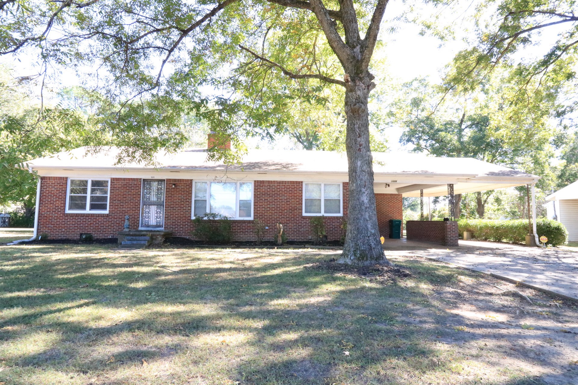 1686 Campbell St Property Photo 1